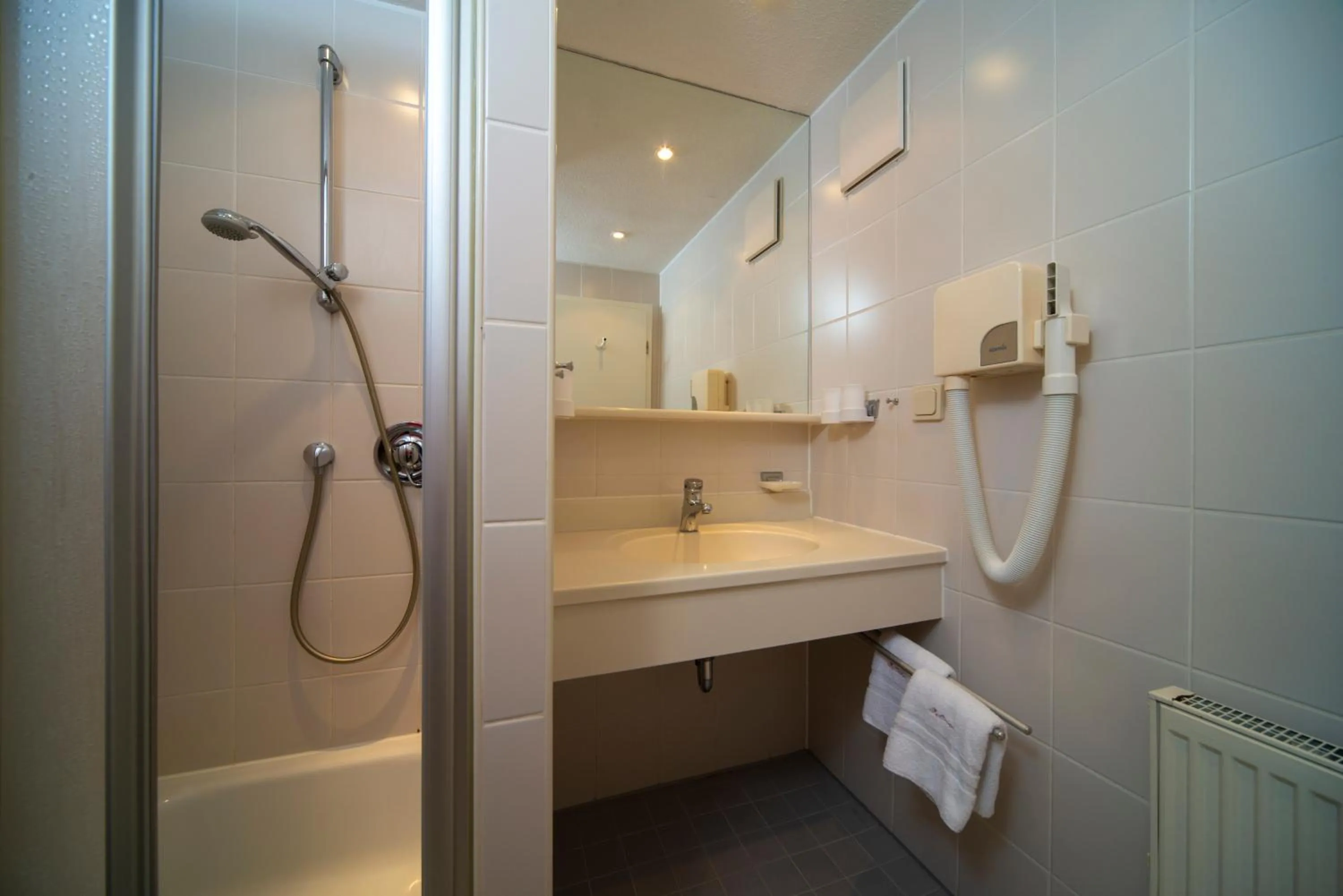 Shower in Hotel Bellevue