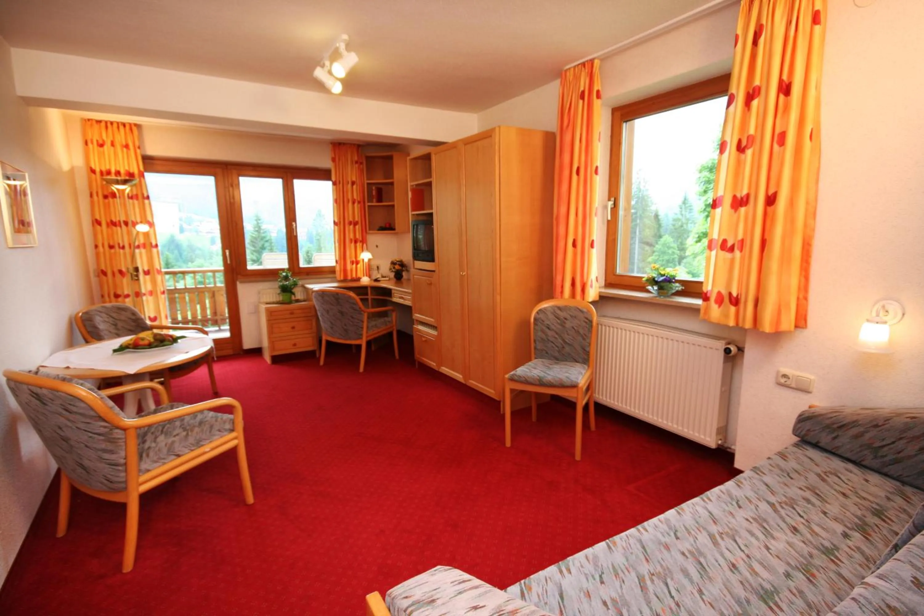 Photo of the whole room, Bed in Hotel Bellevue