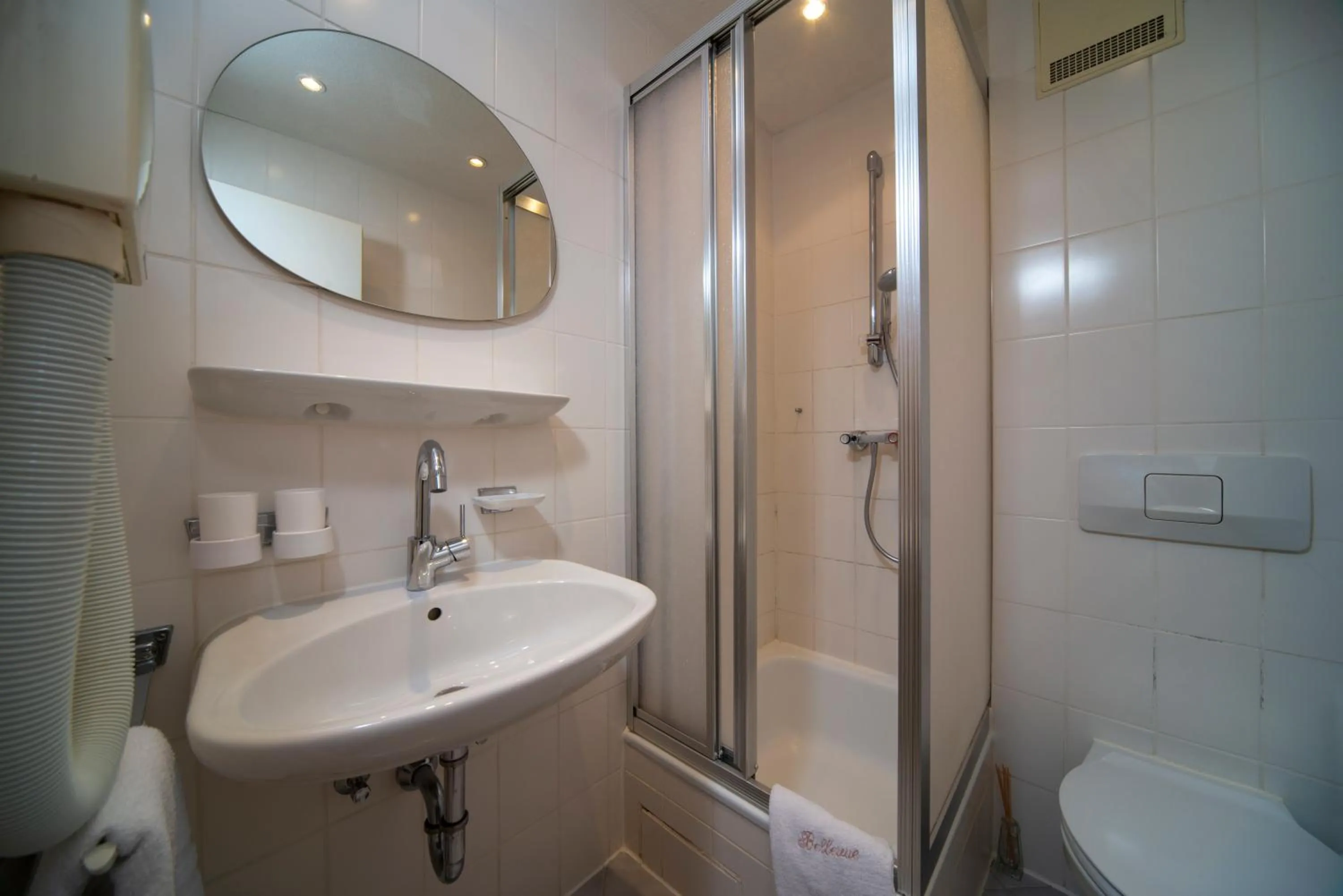 Shower in Hotel Bellevue