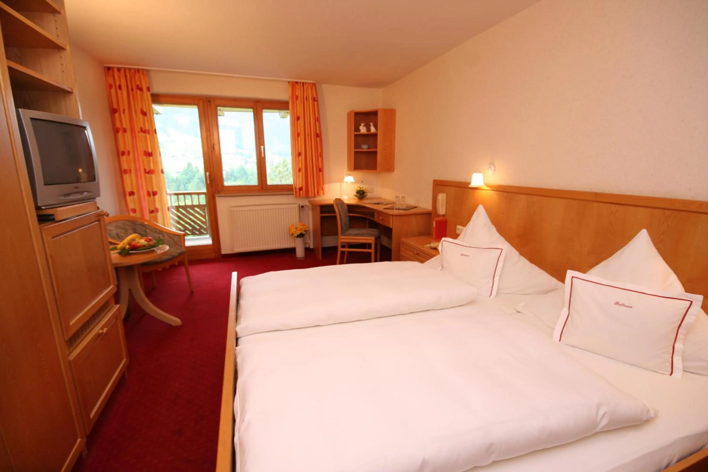 Photo of the whole room, Bed in Hotel Bellevue