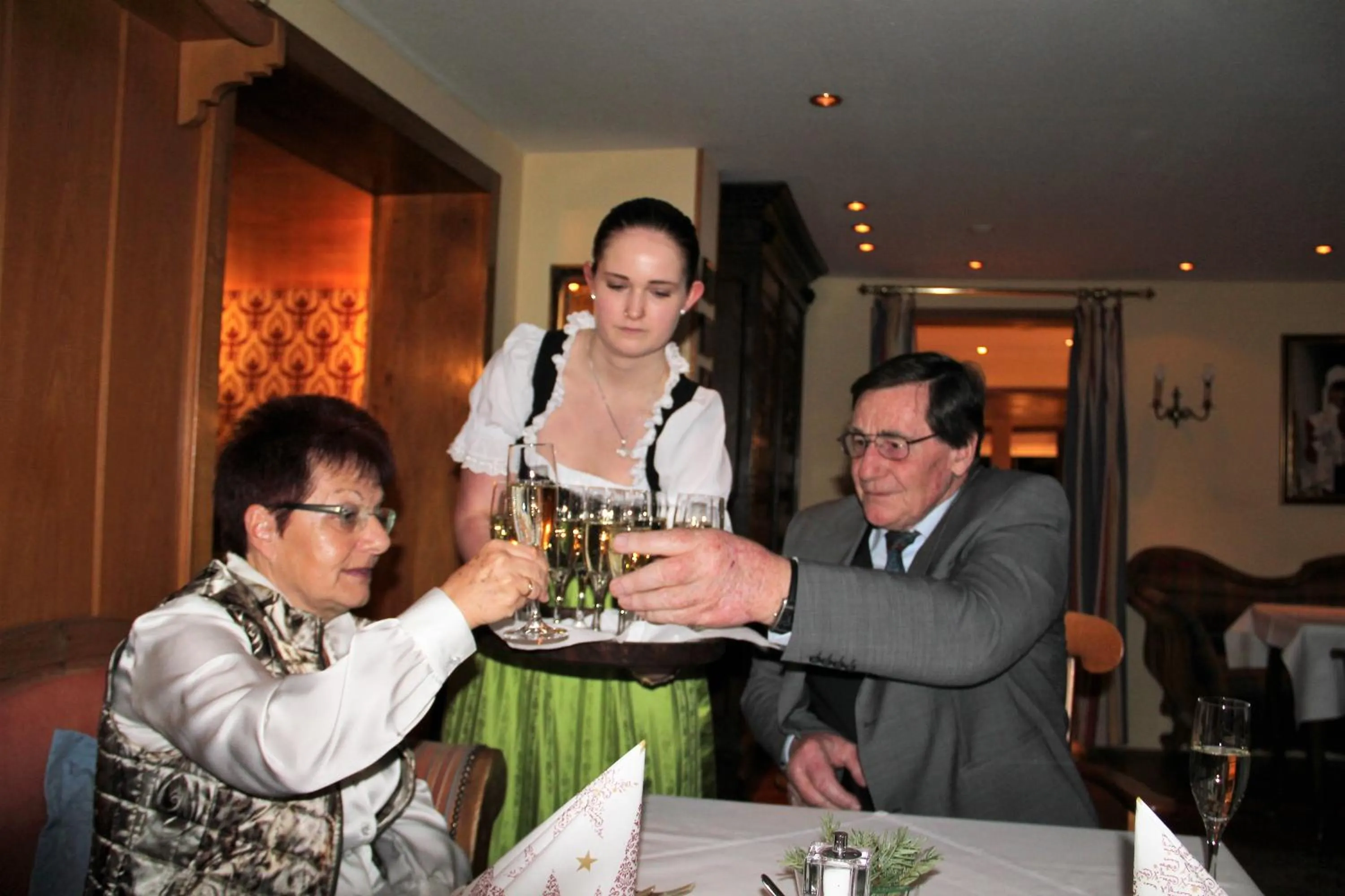 Restaurant/places to eat in Hotel Bellevue