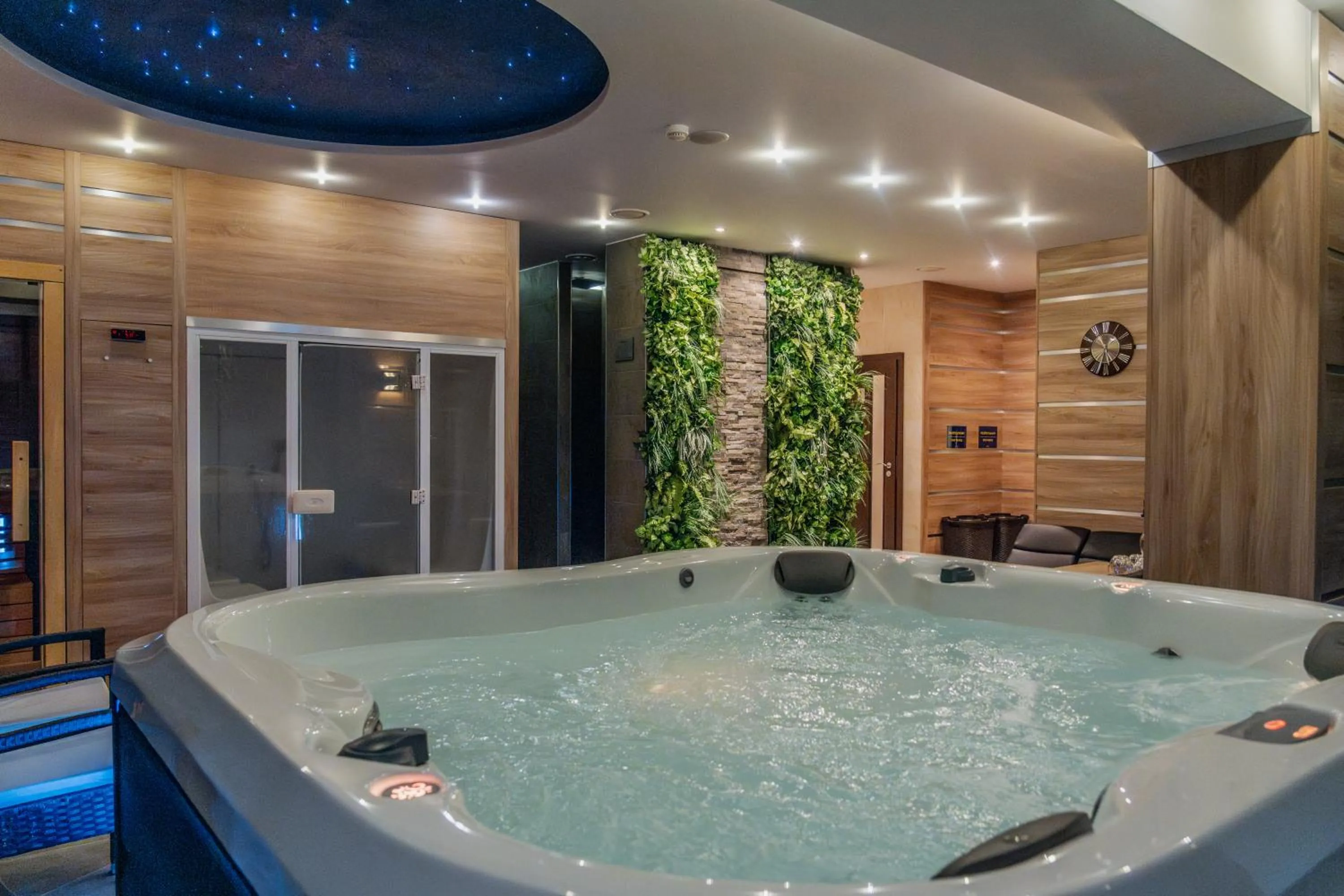 Hot Tub in Hotel Panorama Resort