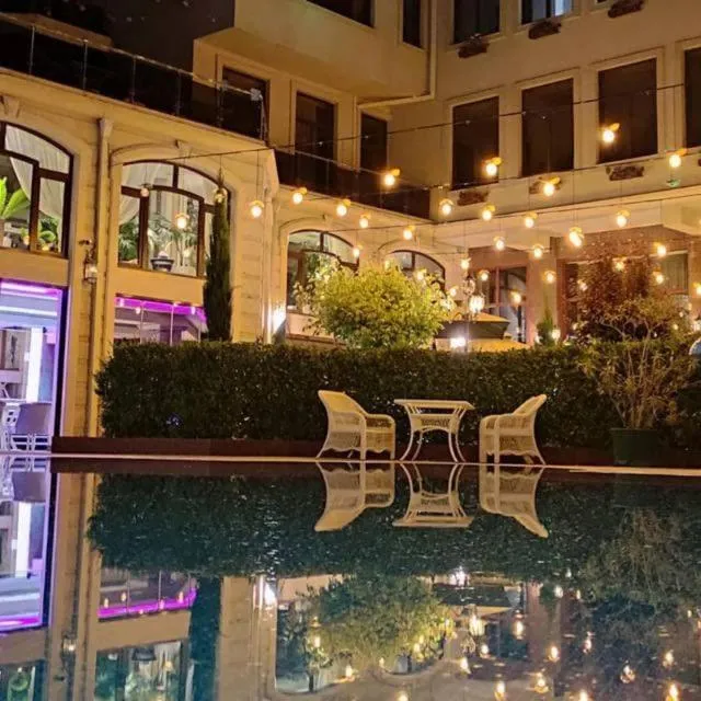 Pool view in DiliMah Premium Luxury