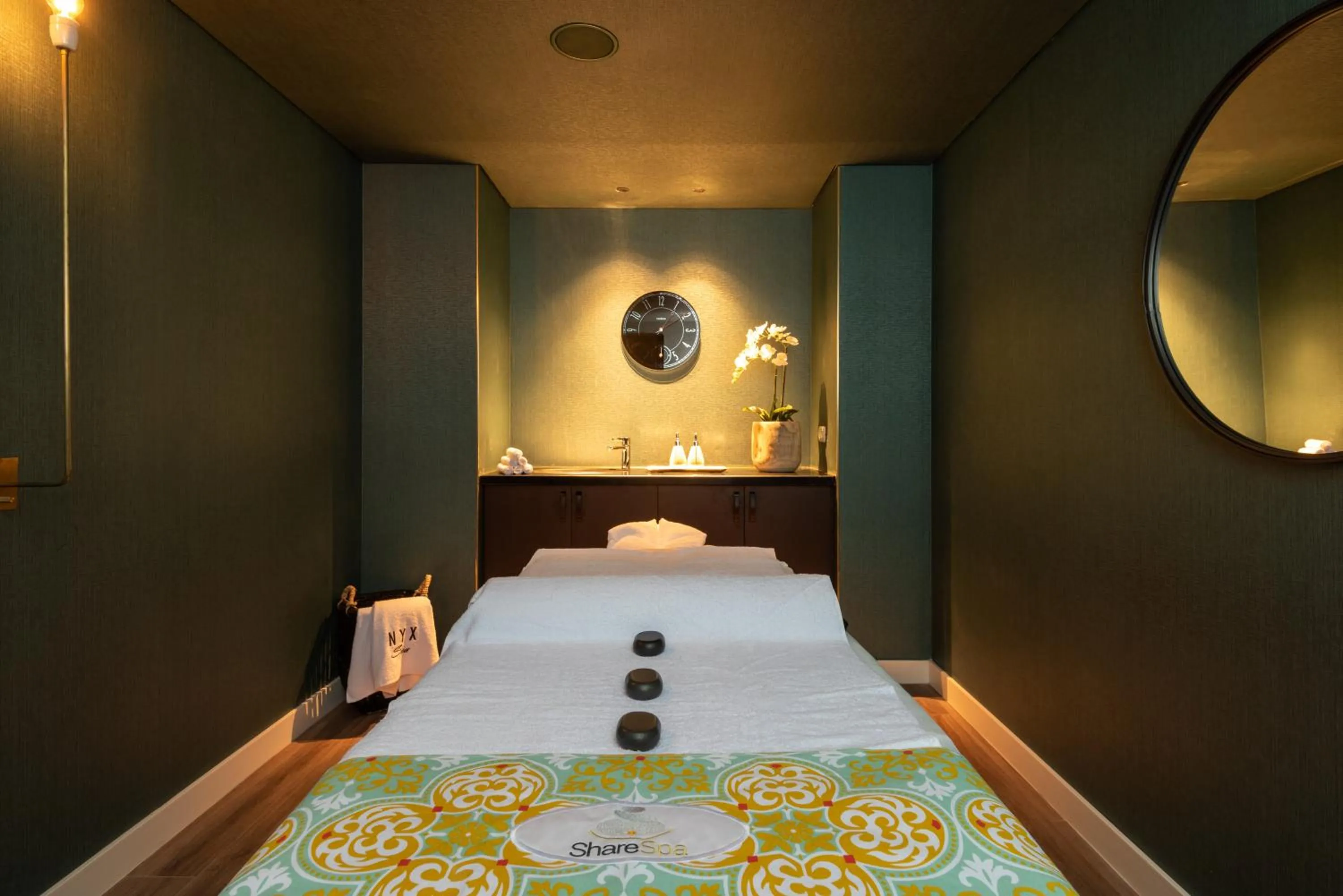 Massage, Bed in NYX Herzliya