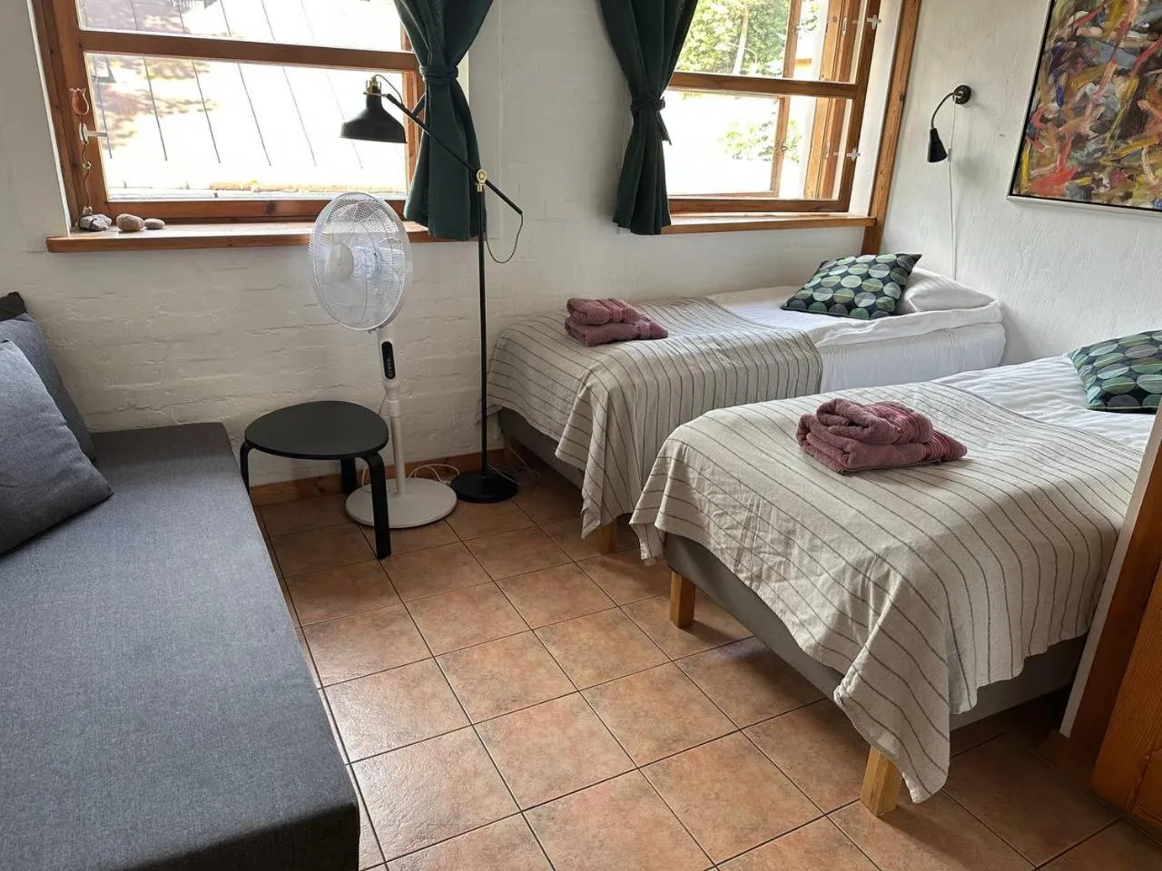 Photo of the whole room, Bed in House of Sun