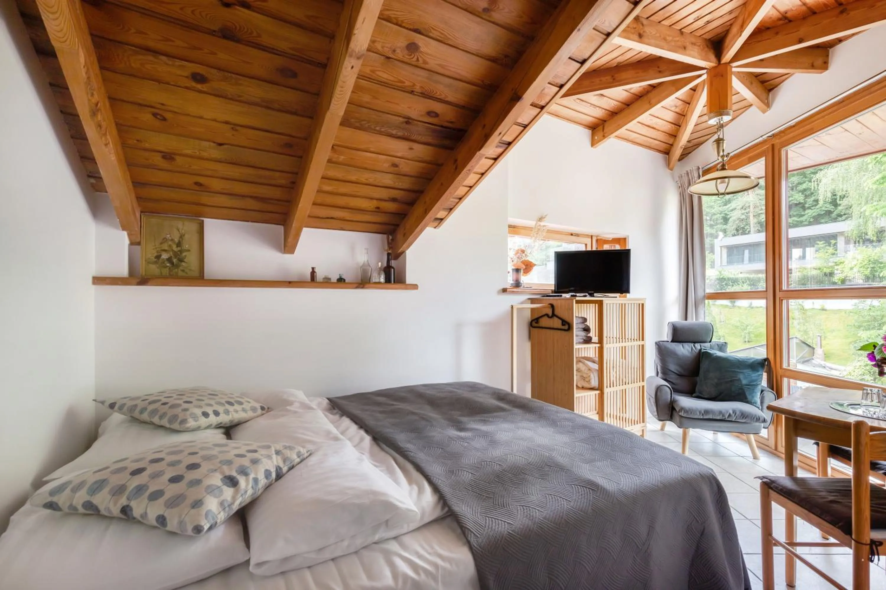 Photo of the whole room, Bed in House of Sun