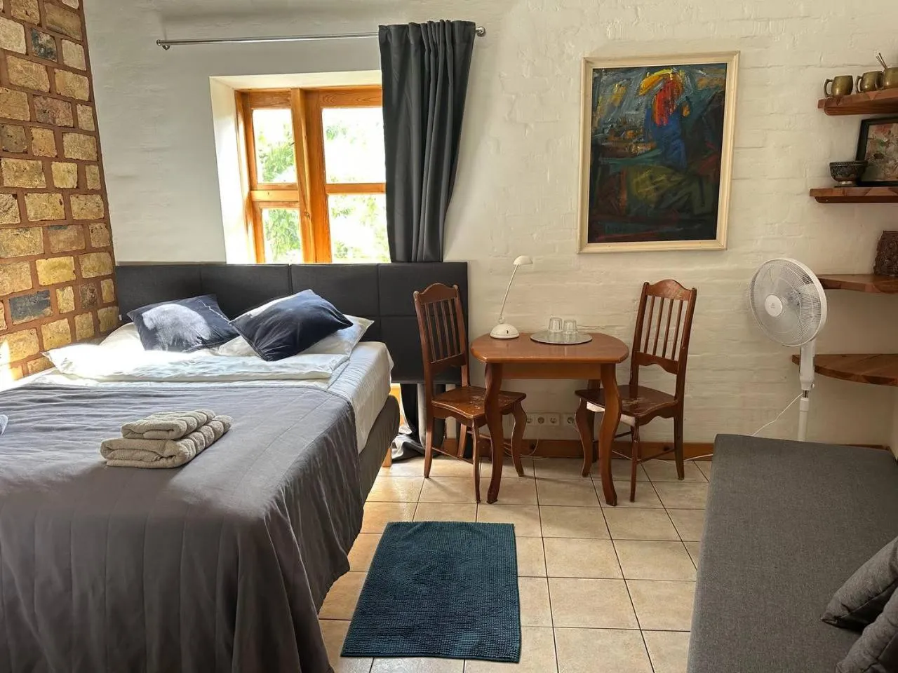 Photo of the whole room, Bed in House of Sun