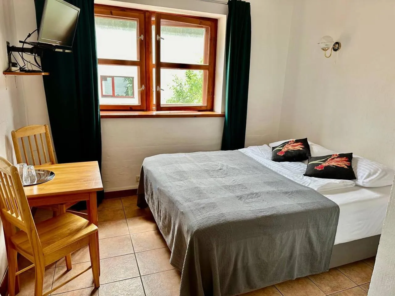 Bedroom, Bed in House of Sun