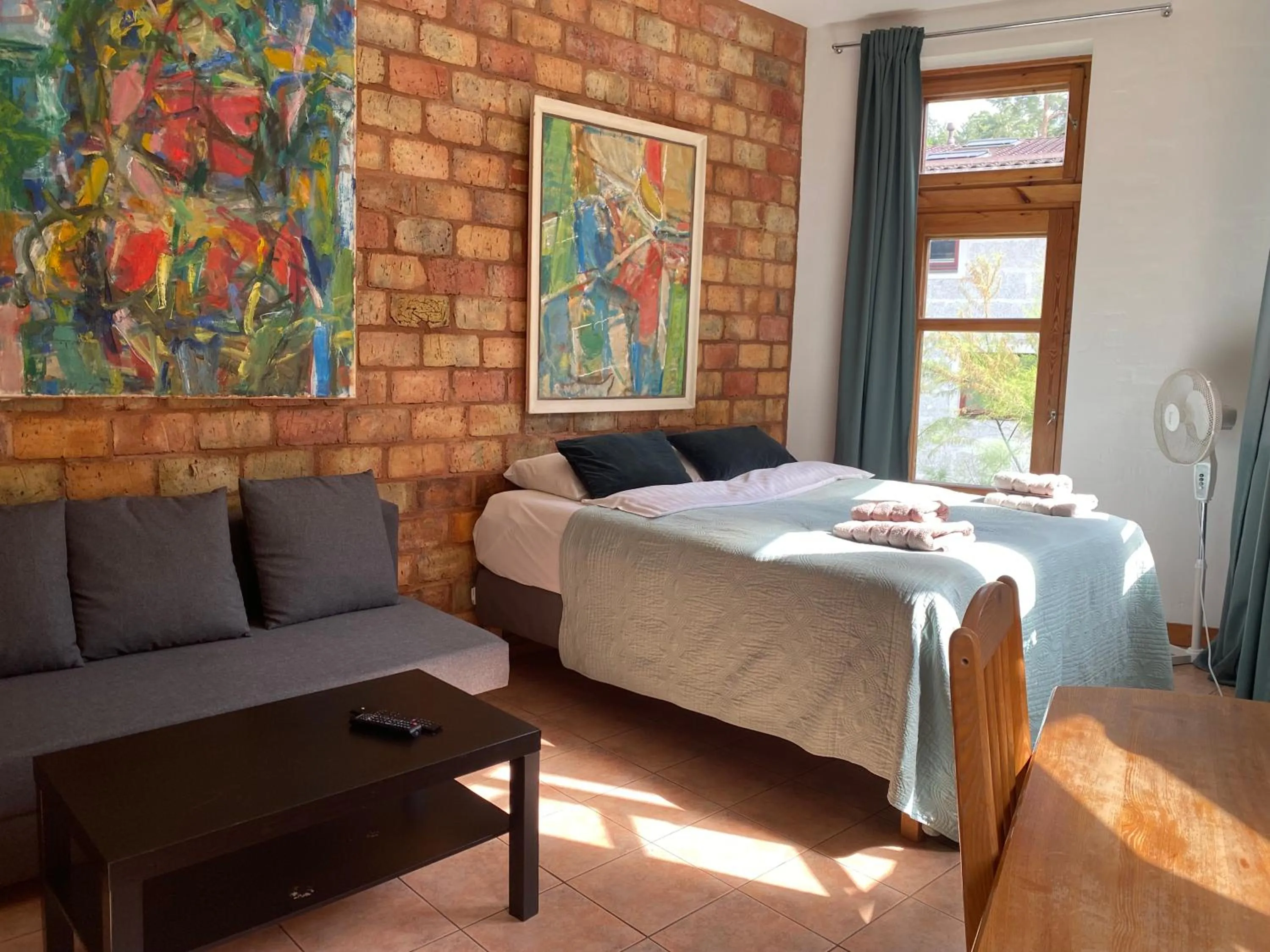 Photo of the whole room, Bed in House of Sun