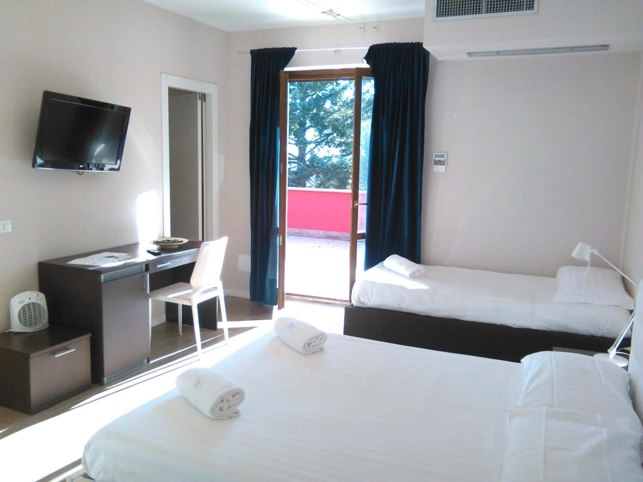 TV and multimedia, Bed in Hotel Eremo