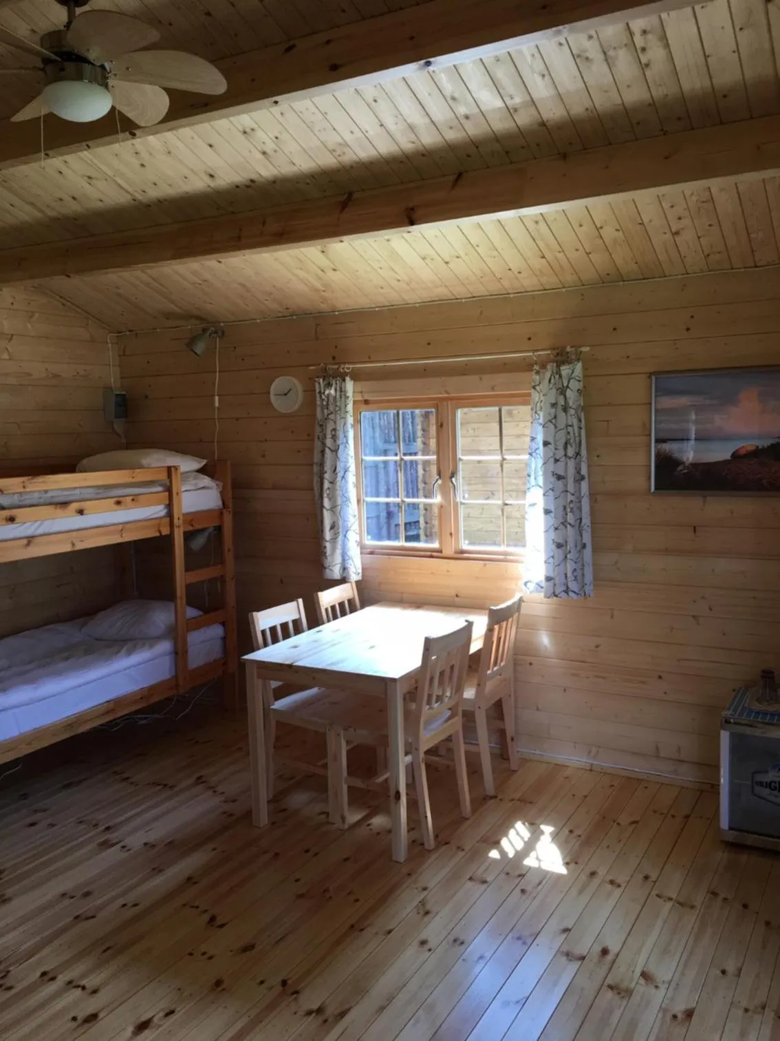 Dining area, Bed in Viking Motel