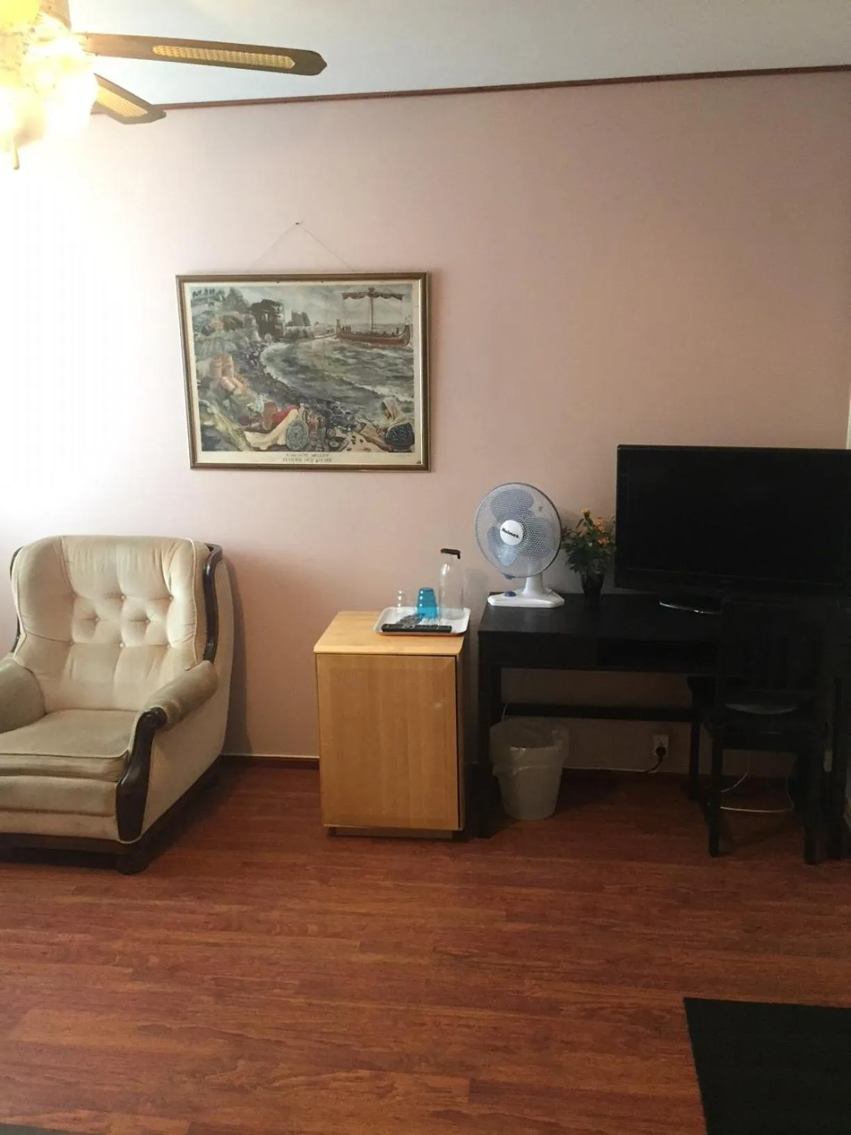 Bedroom in Viking Motel