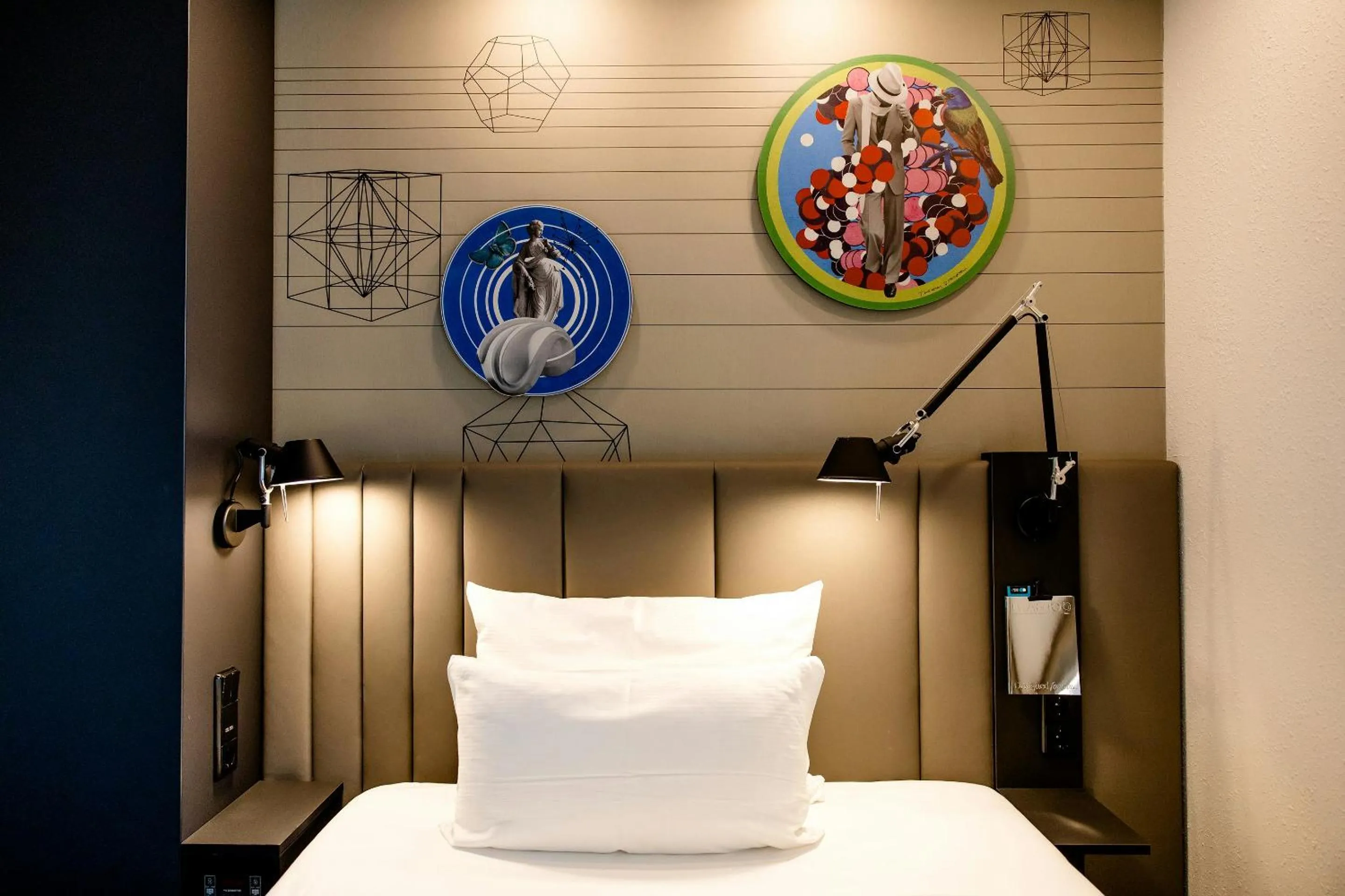 Photo of the whole room, Bed in Motel One Wien Westbahnhof