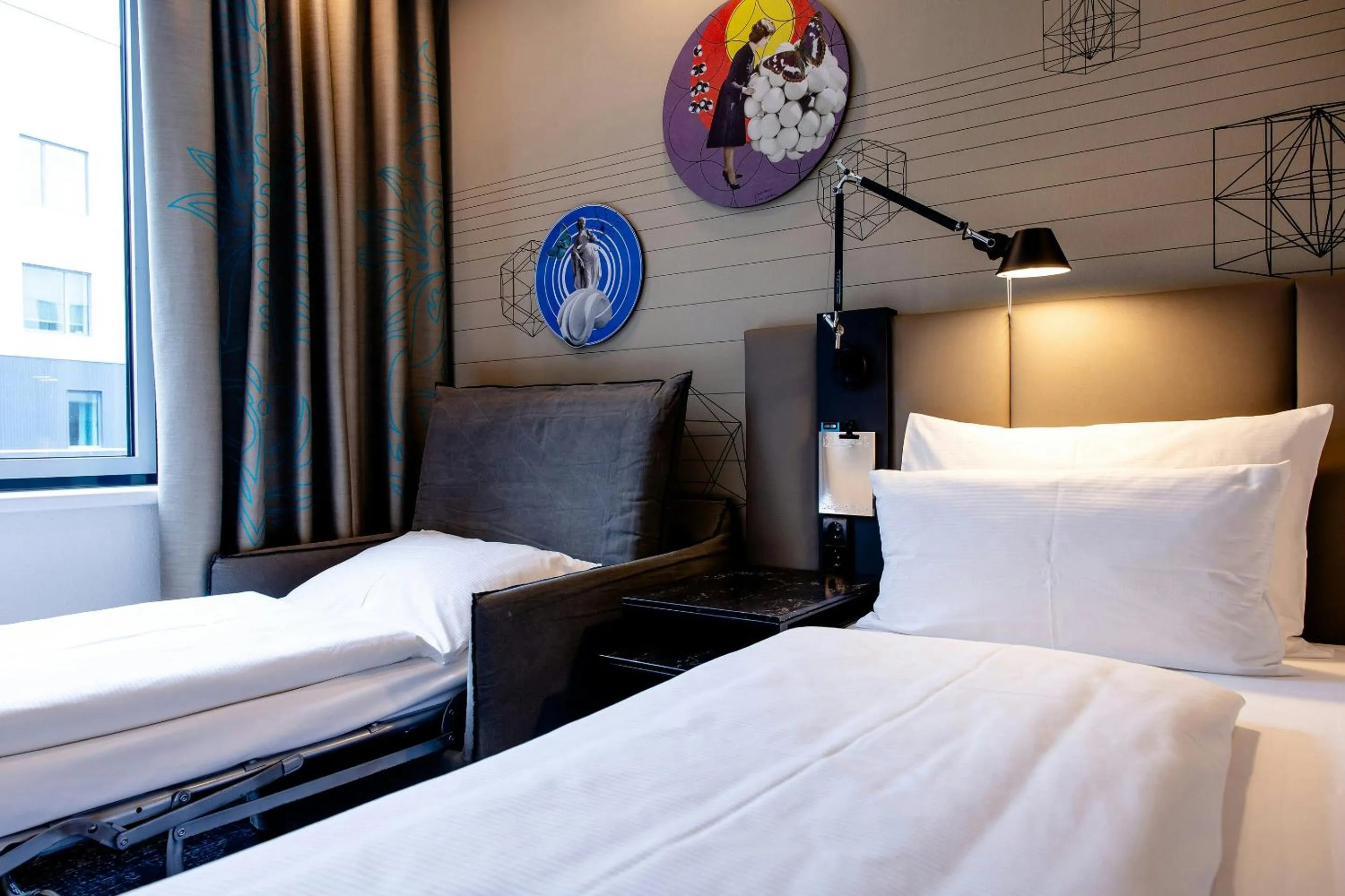Photo of the whole room, Bed in Motel One Wien Westbahnhof