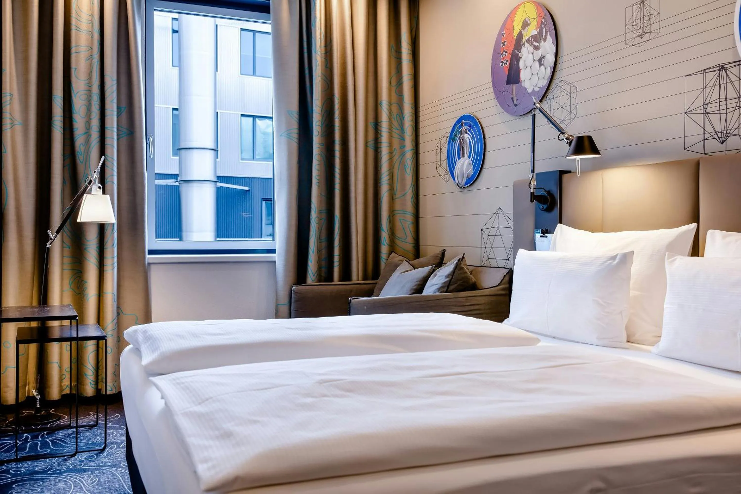Photo of the whole room, Bed in Motel One Wien Westbahnhof