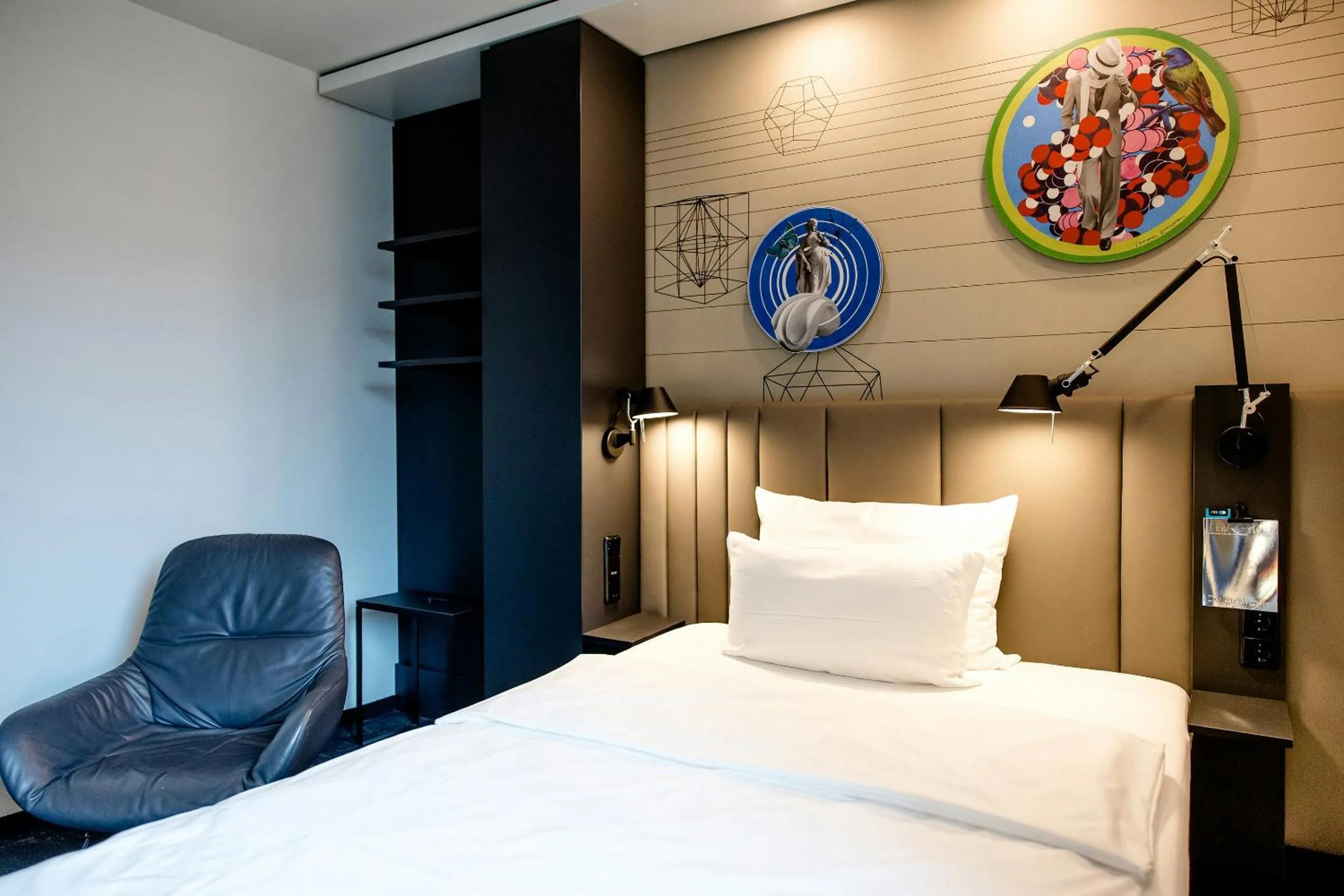 Photo of the whole room, Bed in Motel One Wien Westbahnhof