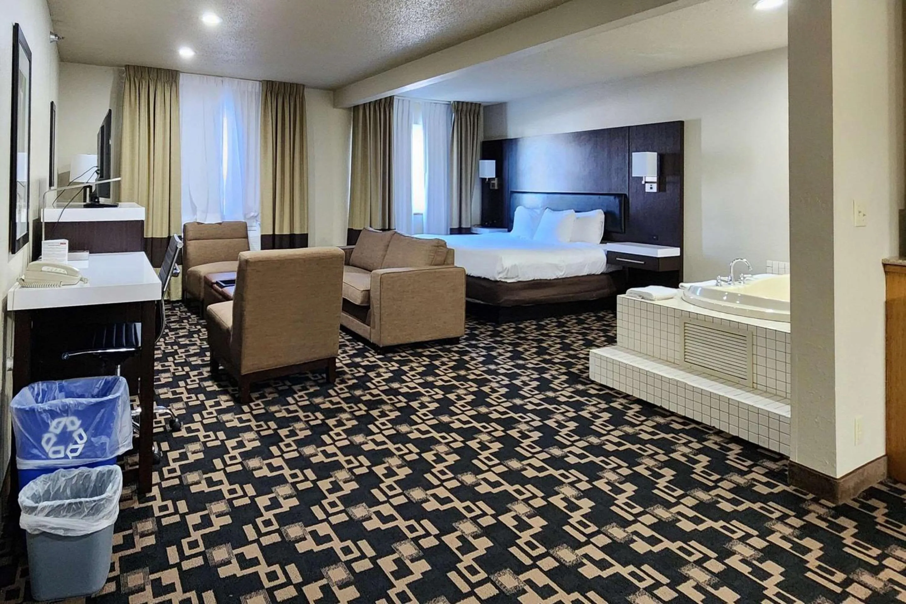 Bedroom, Bed in Comfort Inn & Suites Shakopee Downtown Area