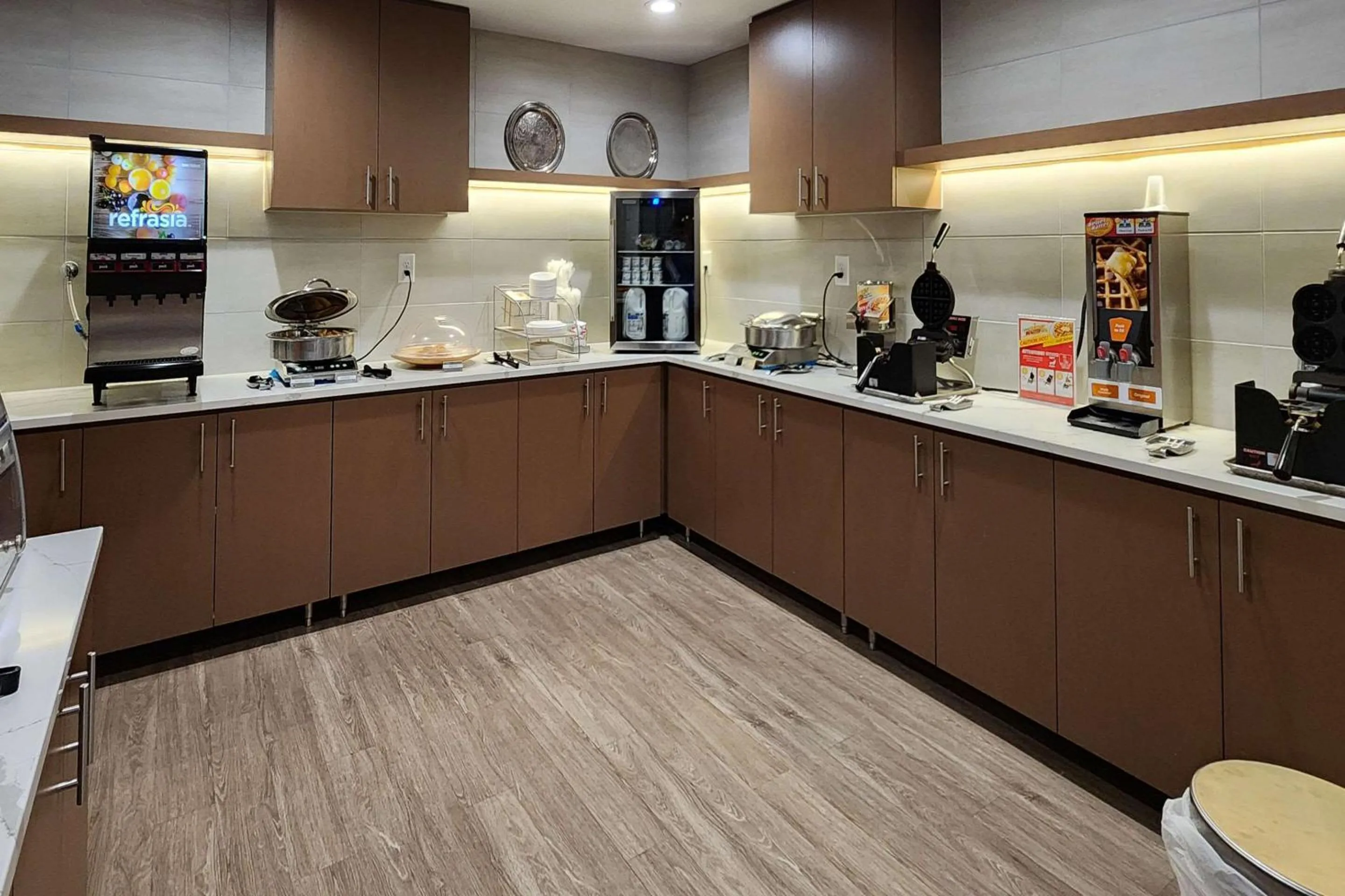 Breakfast in Comfort Inn & Suites Shakopee Downtown Area