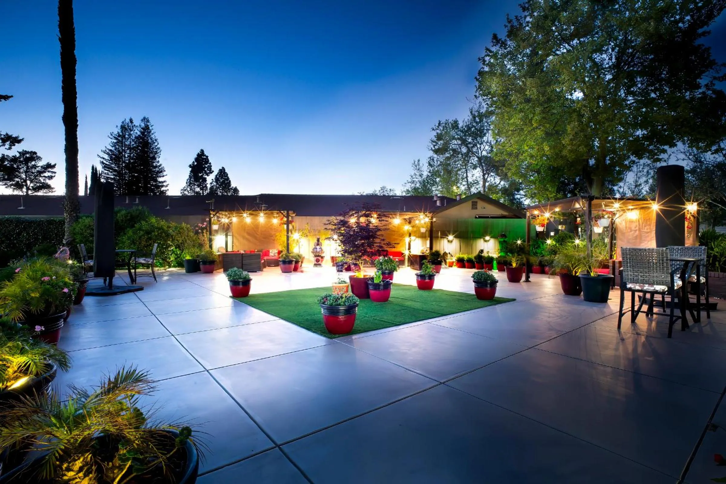 Patio in The Palo Alto Inn