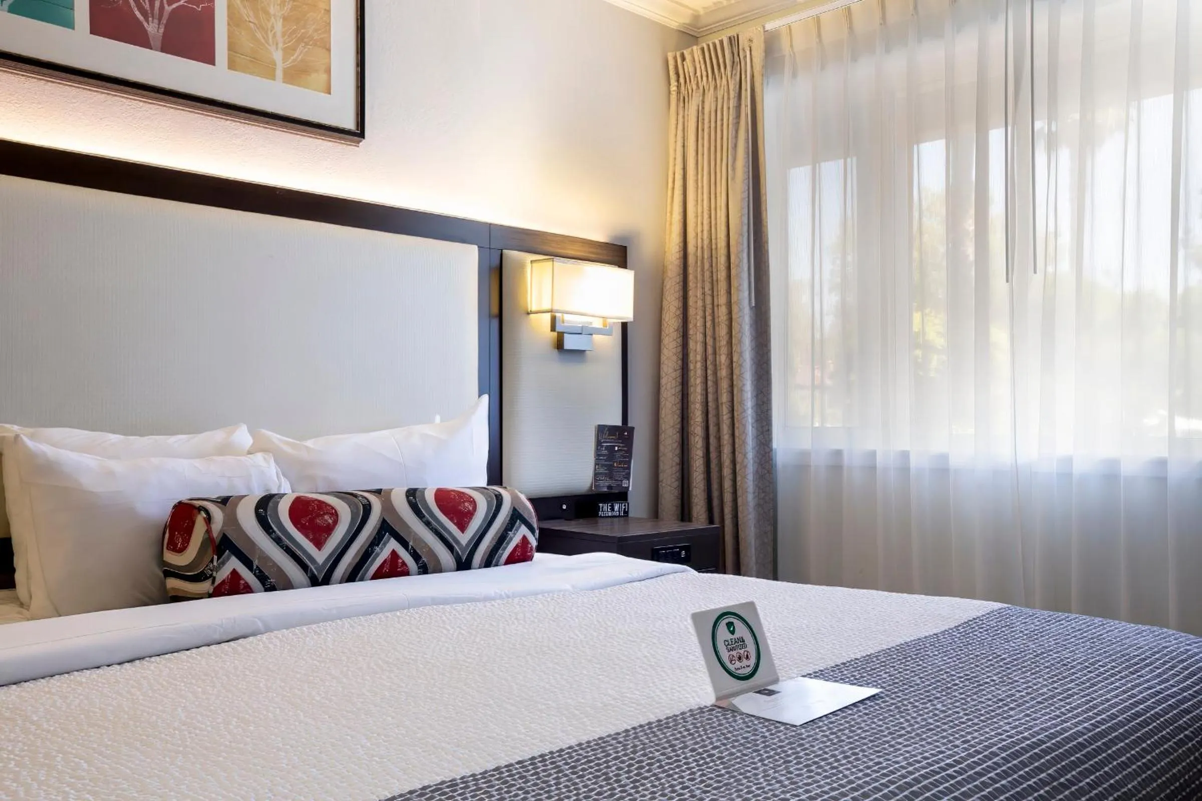 Bed in The Palo Alto Inn