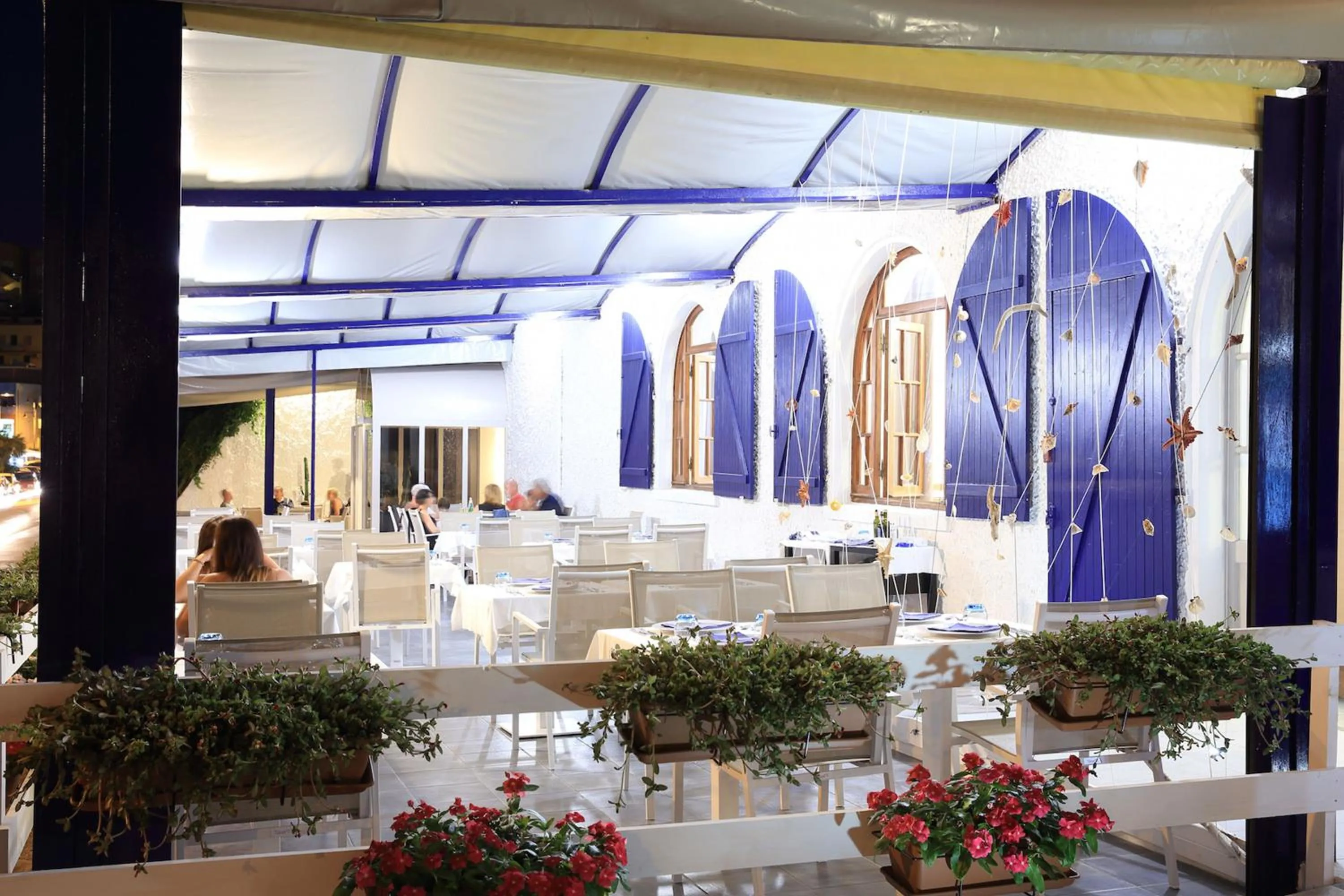 Restaurant/places to eat in Hotel Meli