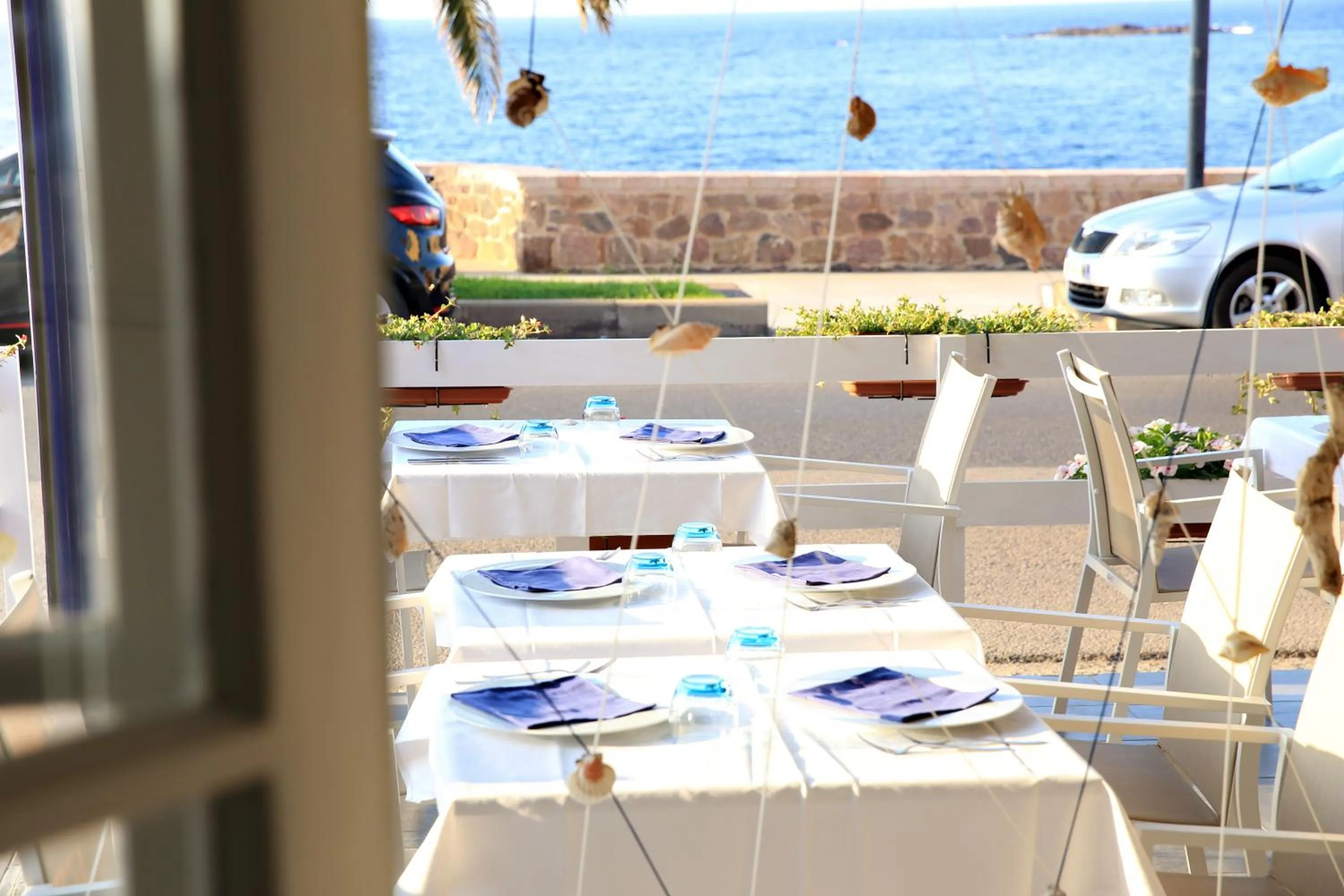 Restaurant/places to eat in Hotel Meli