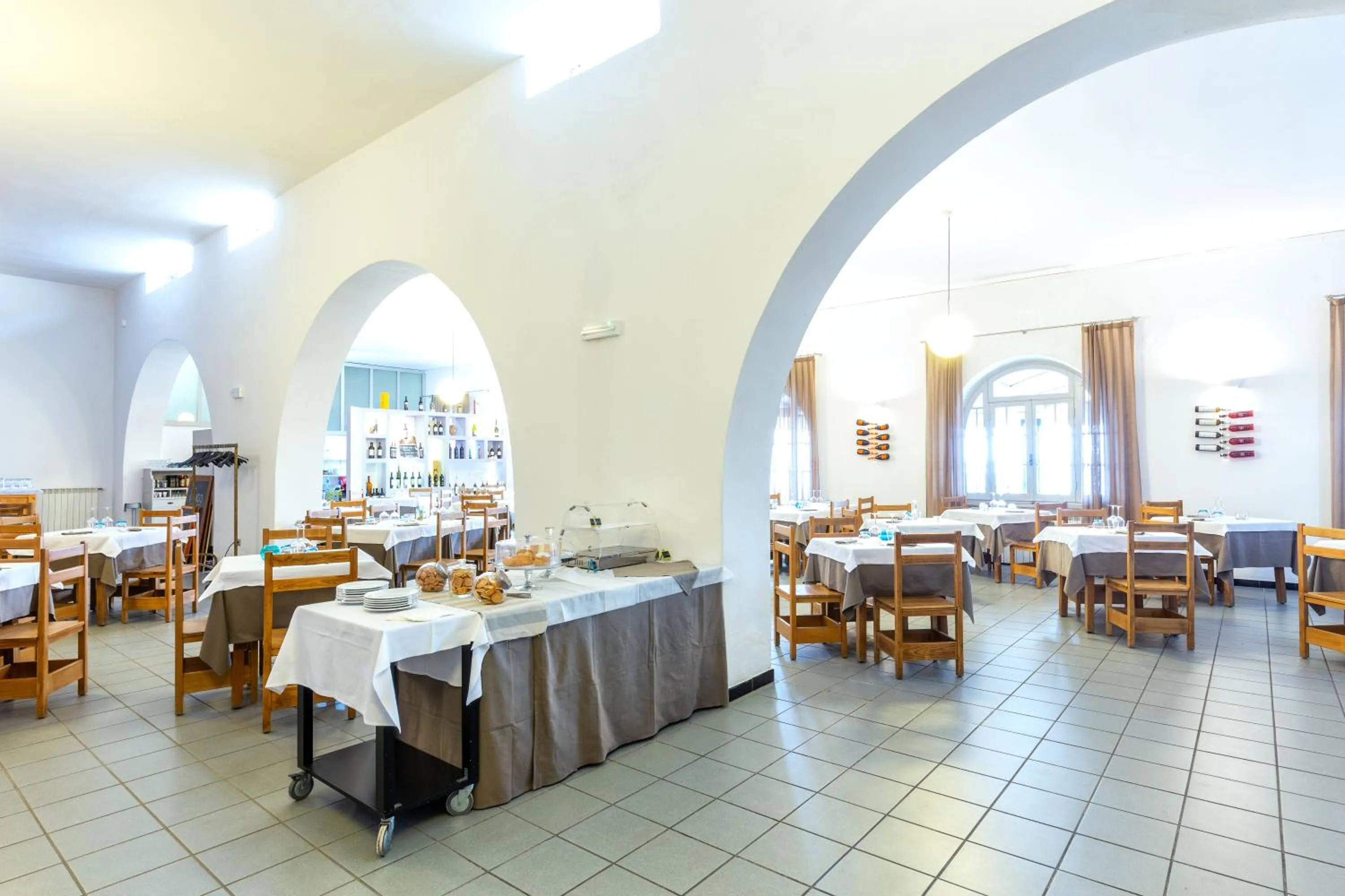 Restaurant/places to eat in Hotel Meli