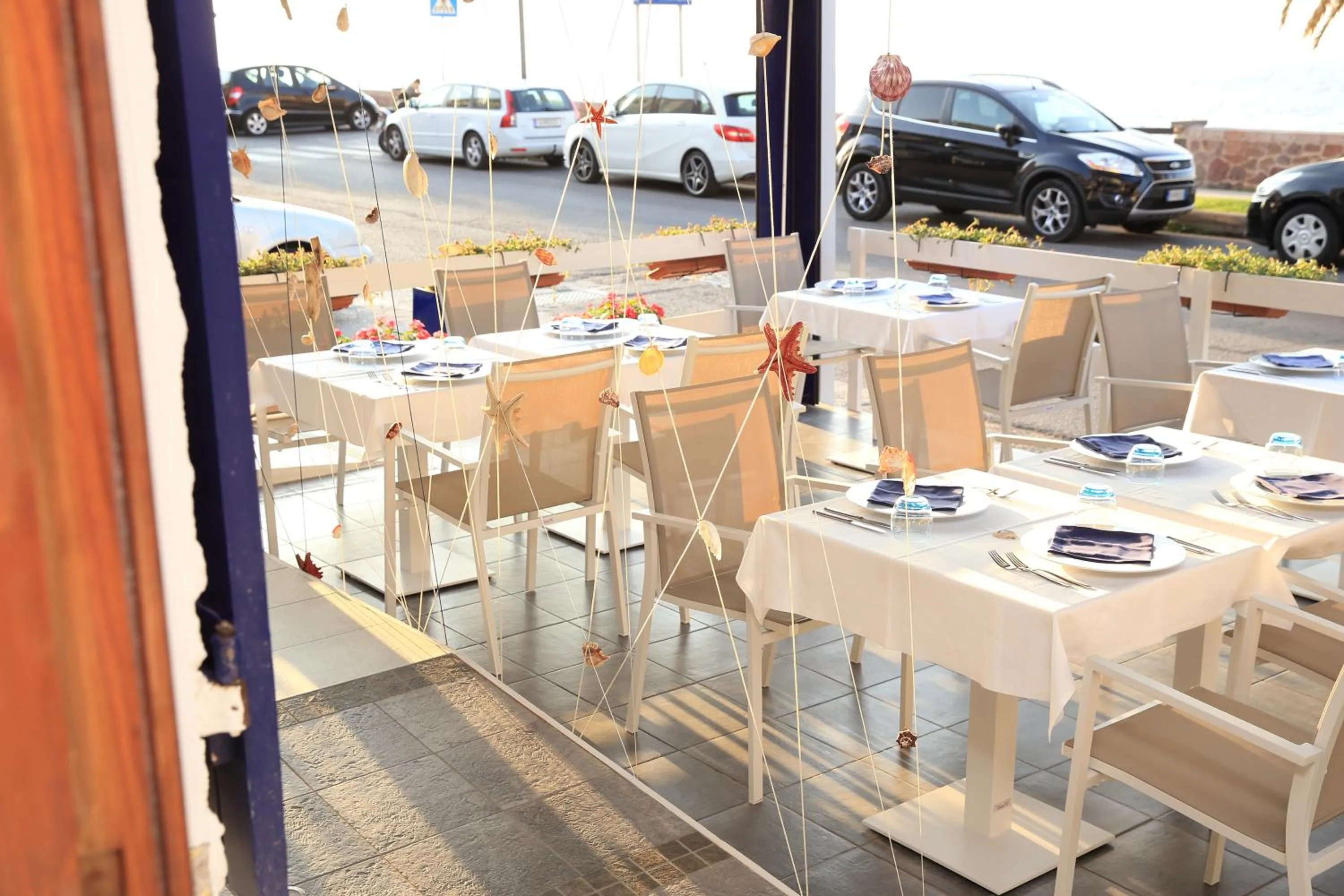 Restaurant/places to eat in Hotel Meli