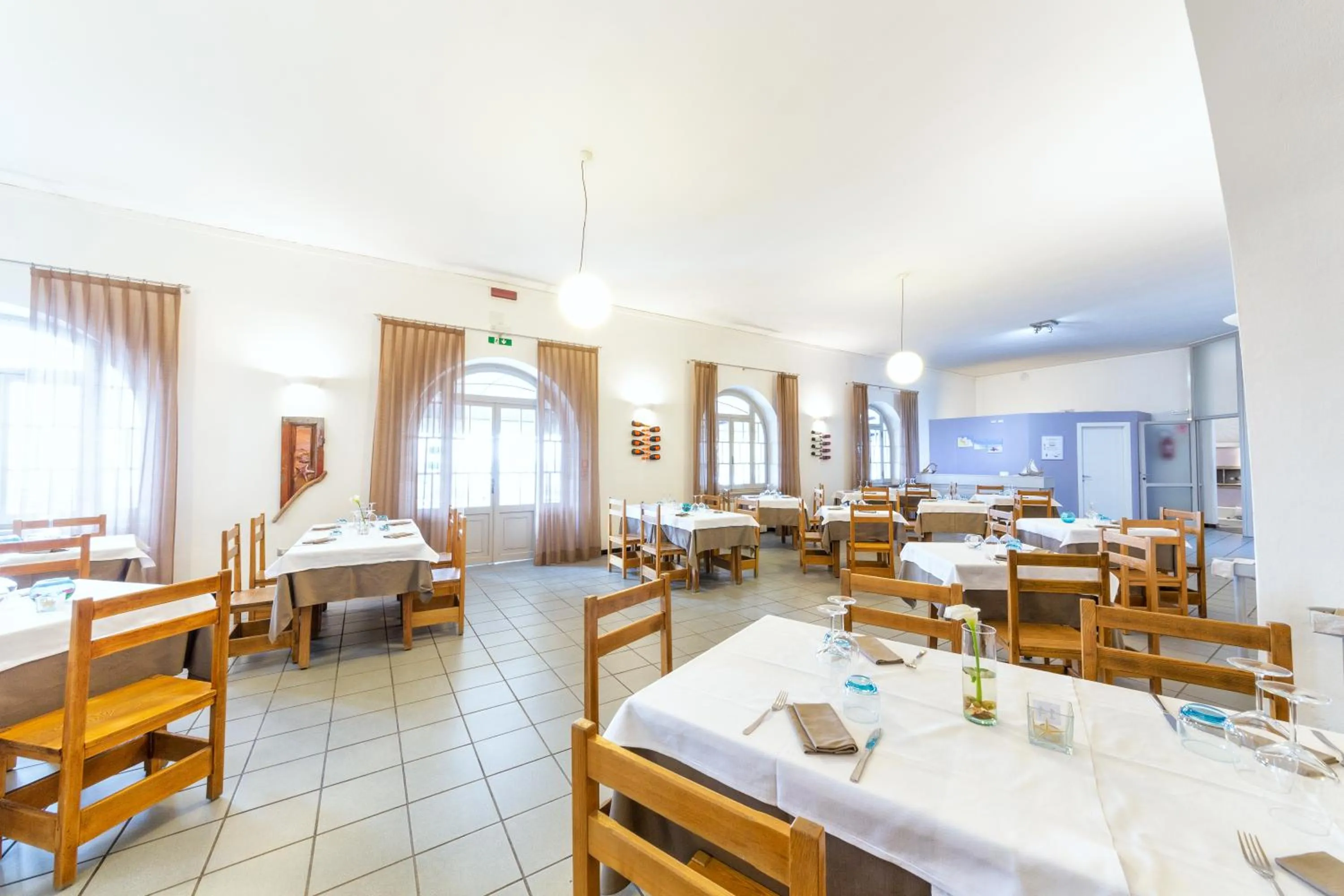 Restaurant/places to eat in Hotel Meli