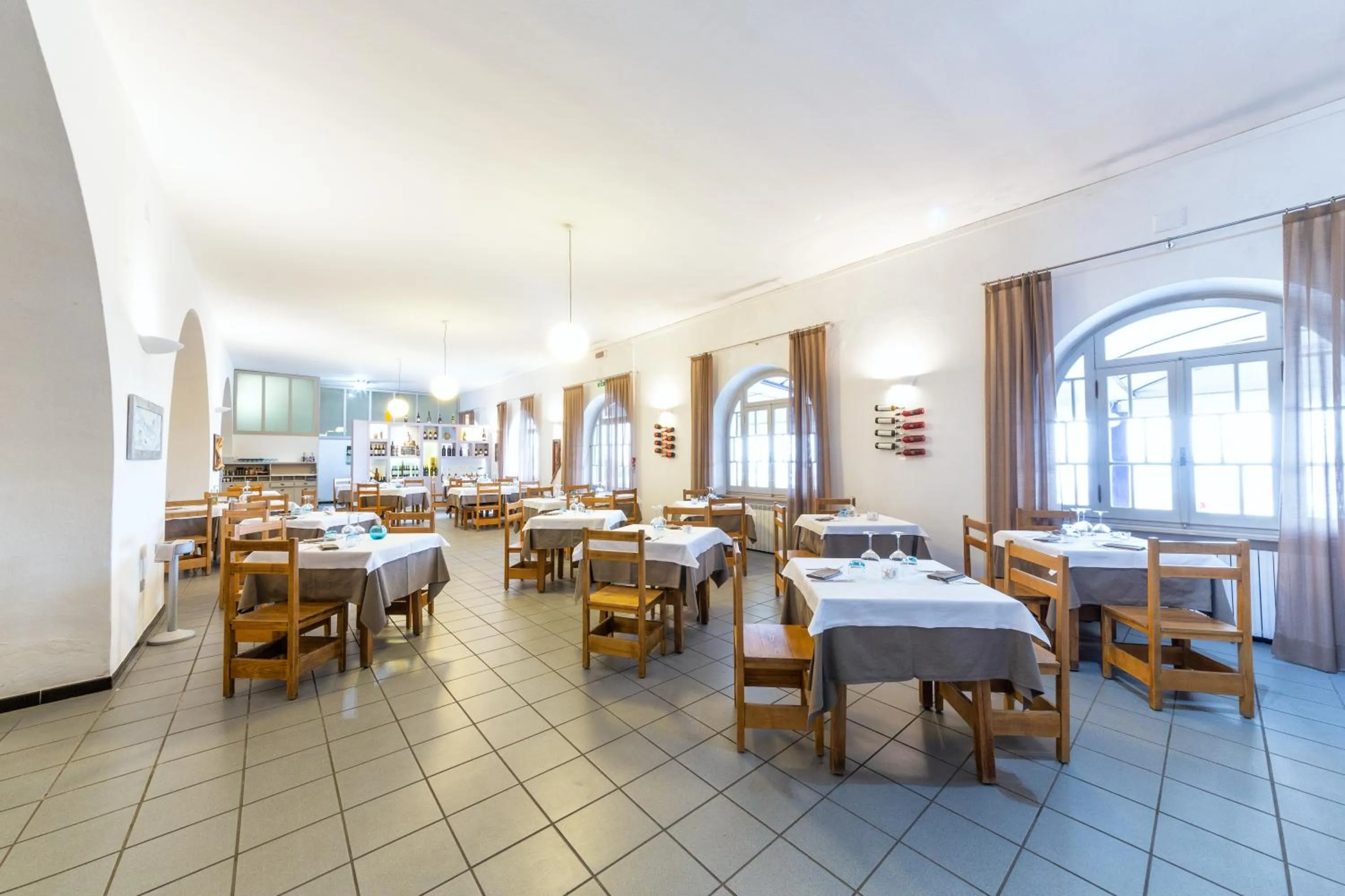 Restaurant/places to eat in Hotel Meli