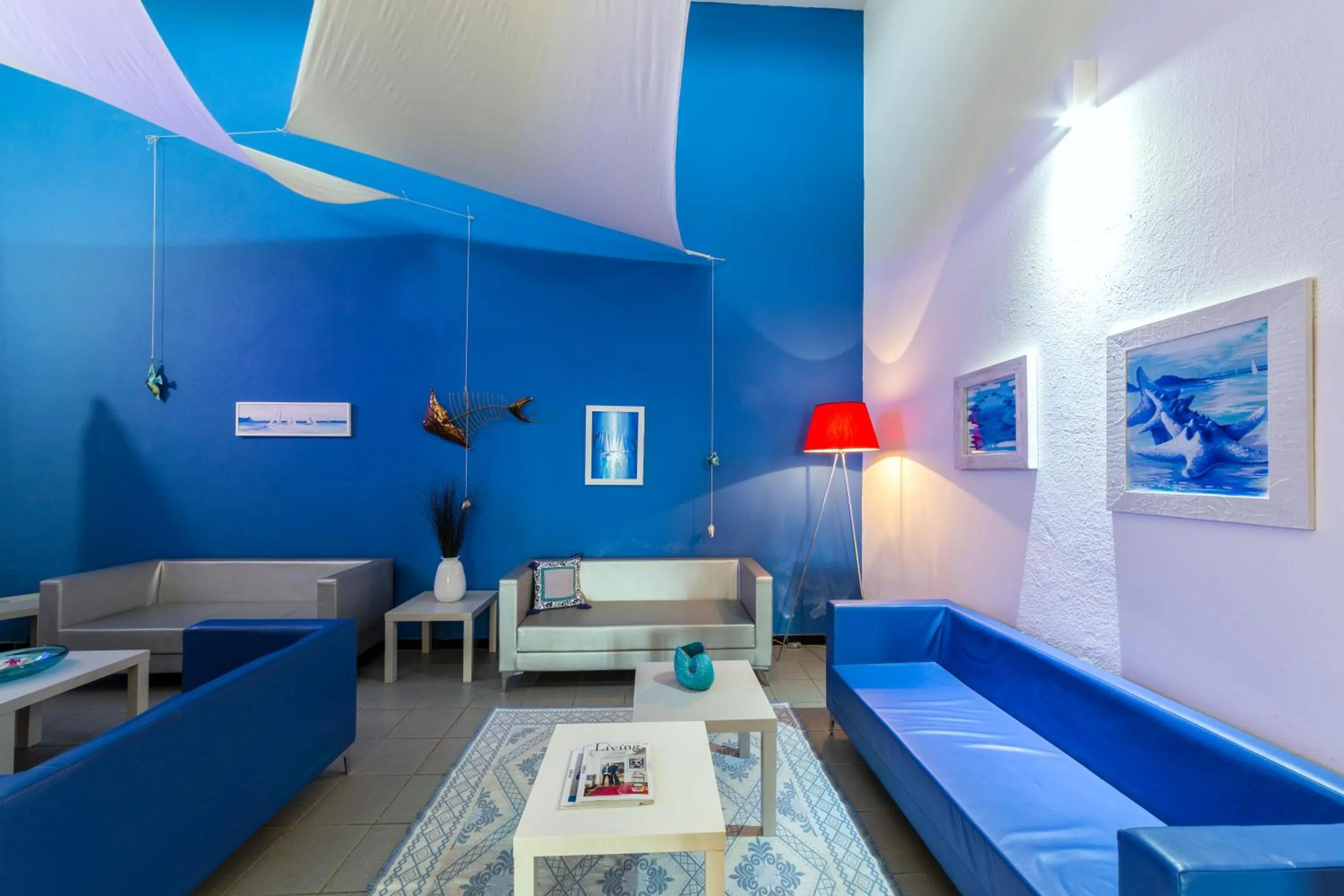 Communal lounge/ TV room in Hotel Meli