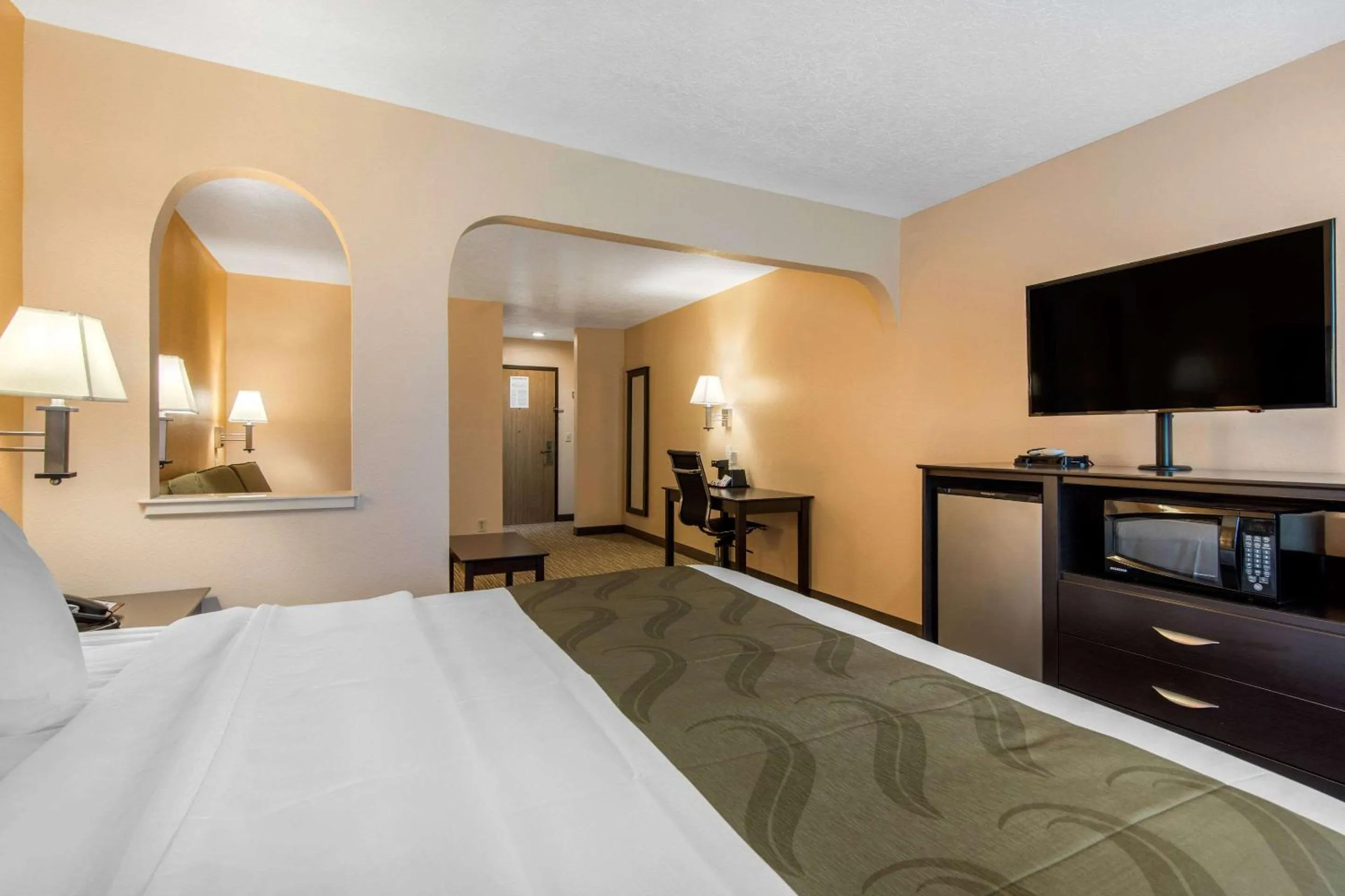 Photo of the whole room, Bed in Quality Inn & Suites Albuquerque North near Balloon Fiesta Park