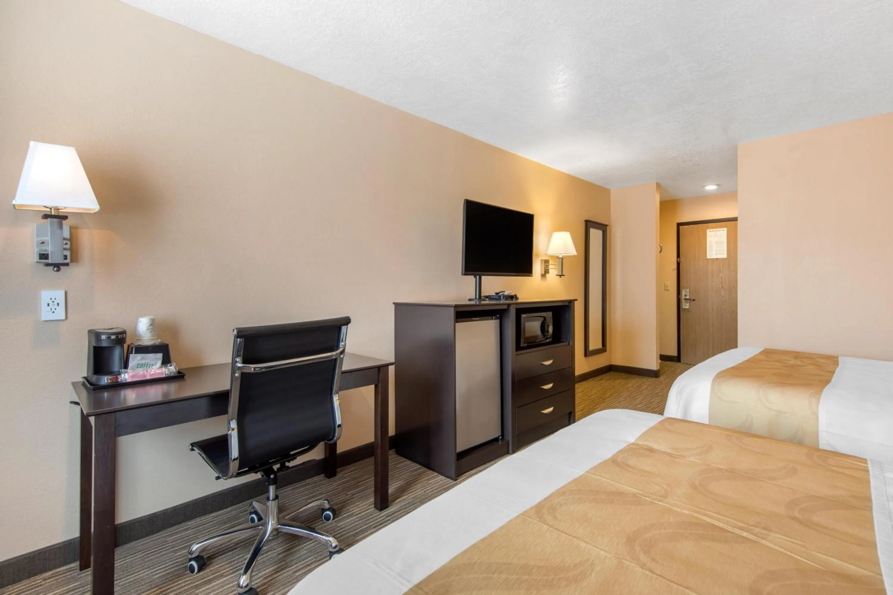 Photo of the whole room, Bed in Quality Inn & Suites Albuquerque North near Balloon Fiesta Park