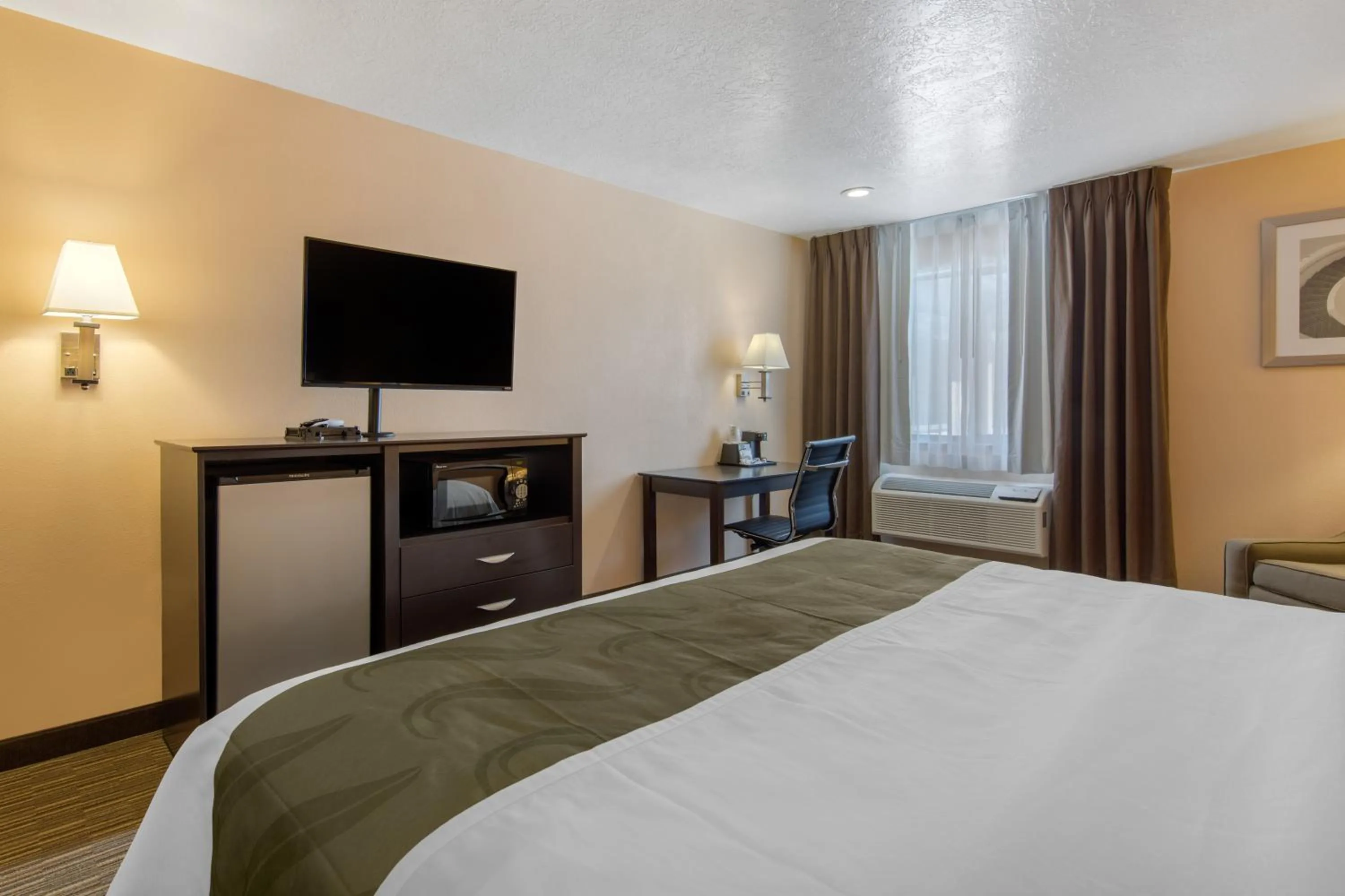 Photo of the whole room, Bed in Quality Inn & Suites Albuquerque North near Balloon Fiesta Park