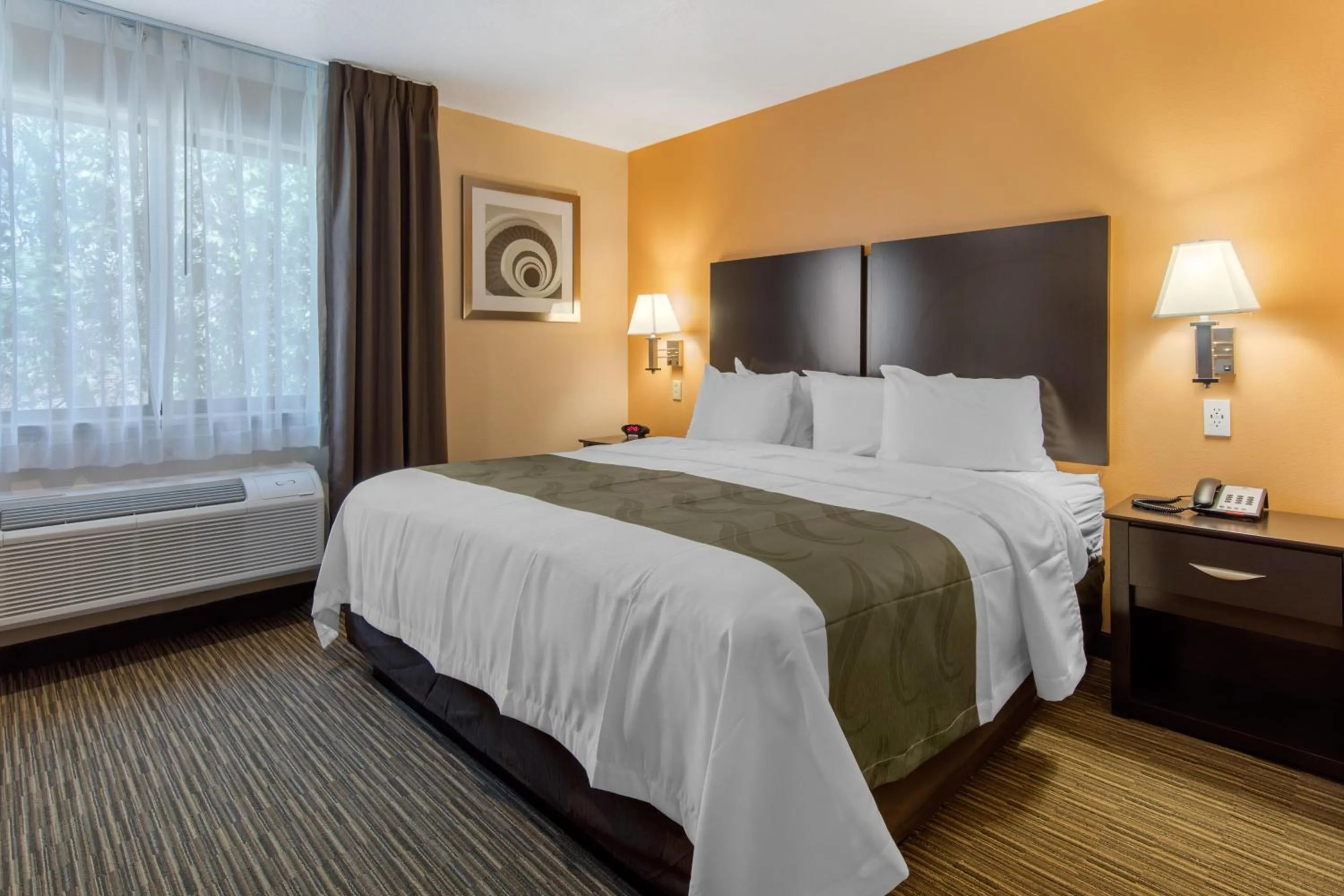 Bed in Quality Inn & Suites Albuquerque North near Balloon Fiesta Park