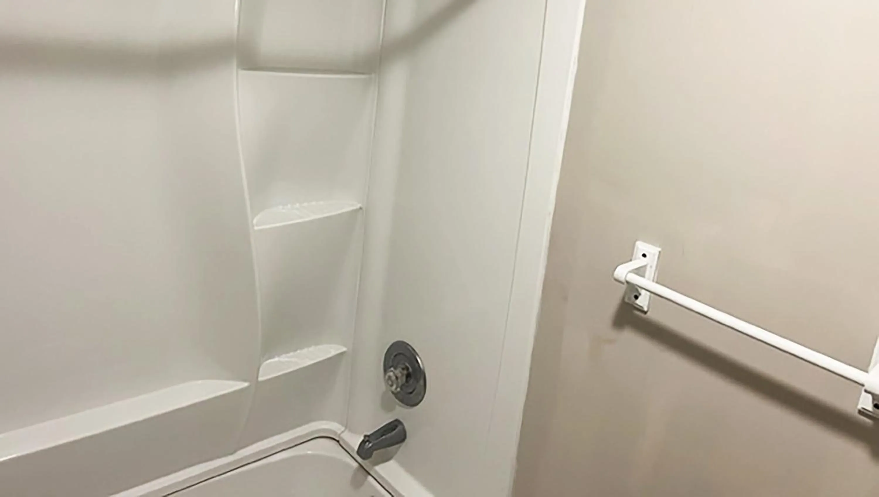 Bathroom in Countryside Inn Motel Albert Lea