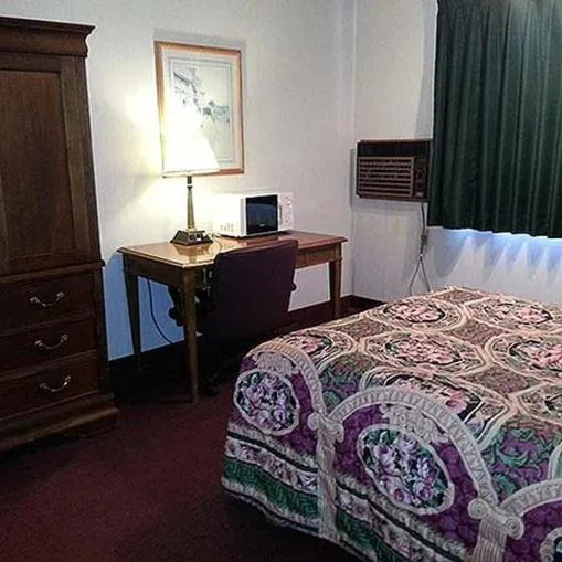 Photo of the whole room, Bed in Countryside Inn Motel Albert Lea