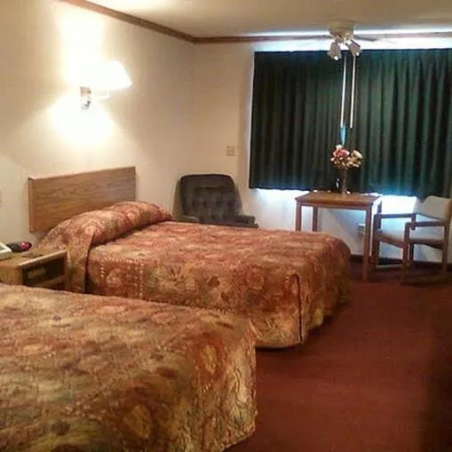 Photo of the whole room, Bed in Countryside Inn Motel Albert Lea