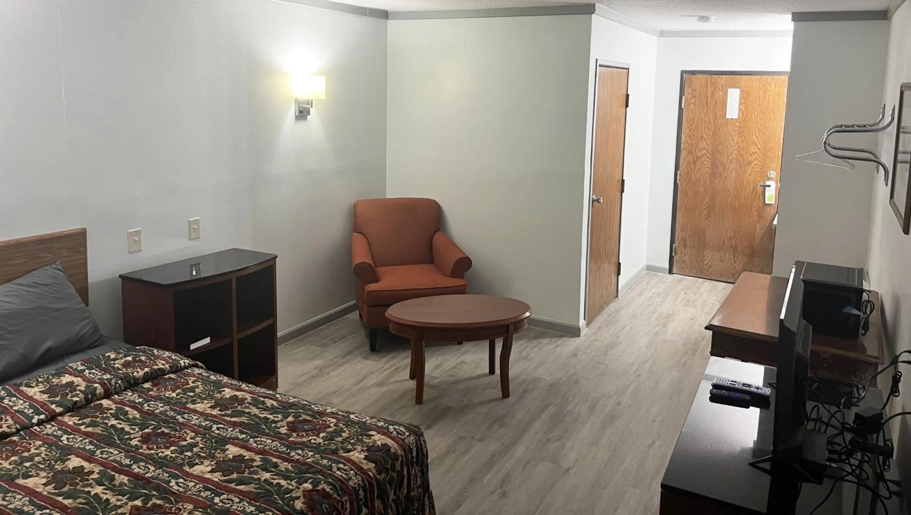 Bedroom, Bed in Countryside Inn Motel Albert Lea