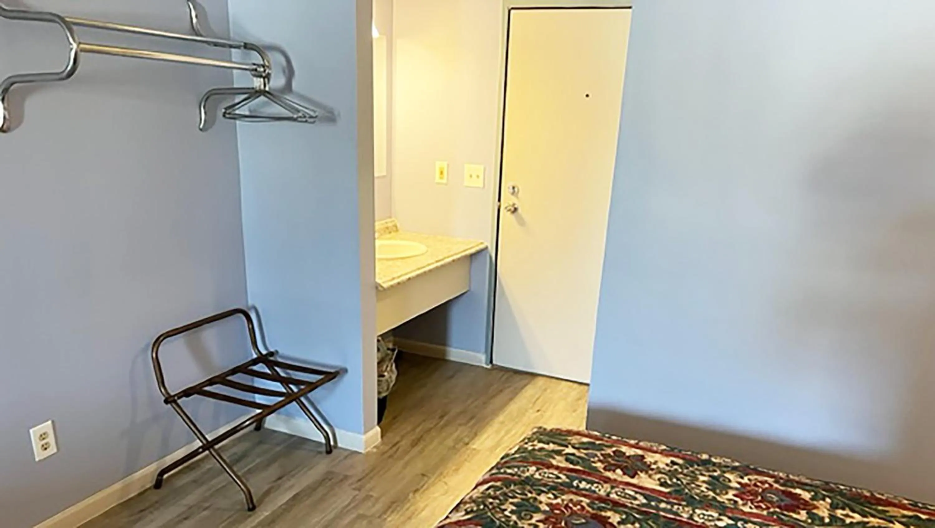 Bedroom, Bed in Countryside Inn Motel Albert Lea