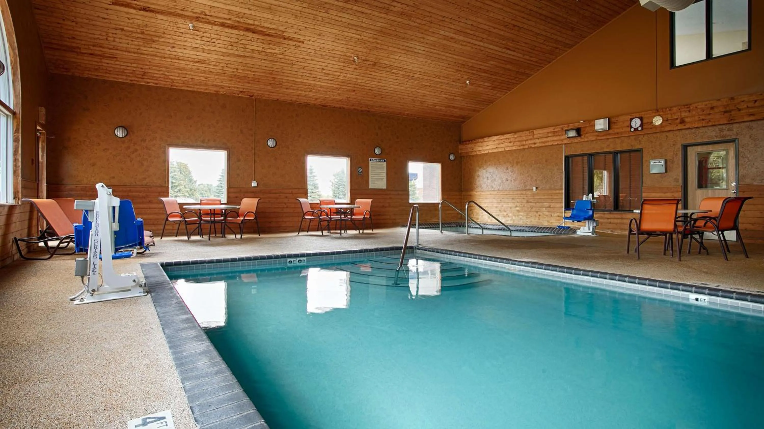 Pool view in Best Western Alexandria Inn