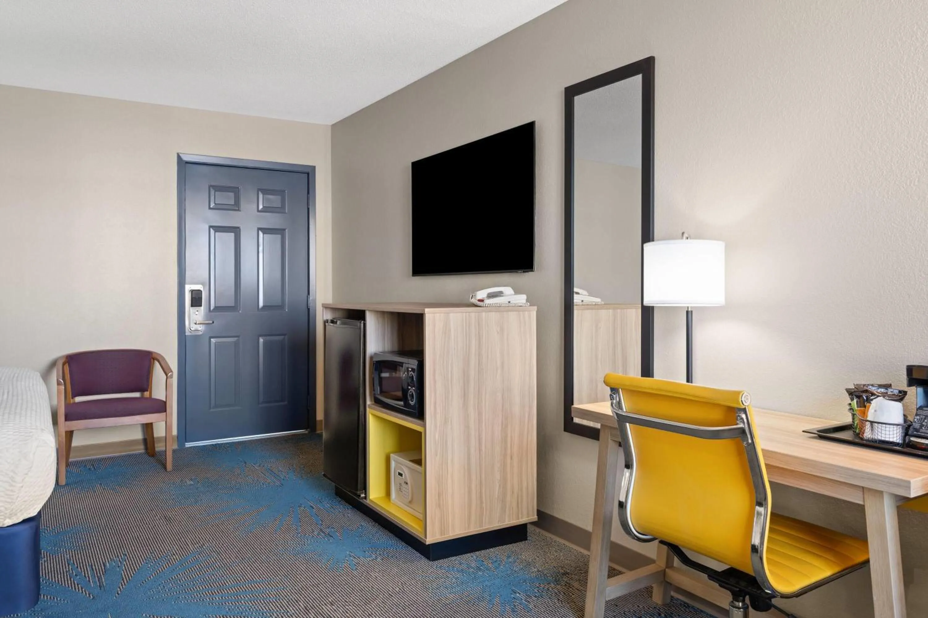 Photo of the whole room in Days Inn by Wyndham Jamestown