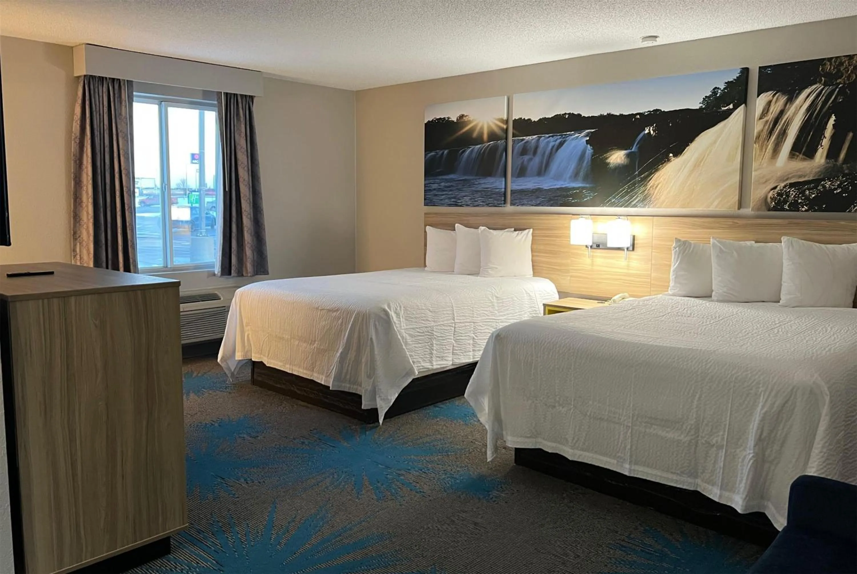 Deluxe Queen Room with Two Queen Beds - Non-Smoking in Days Inn by Wyndham Jamestown
