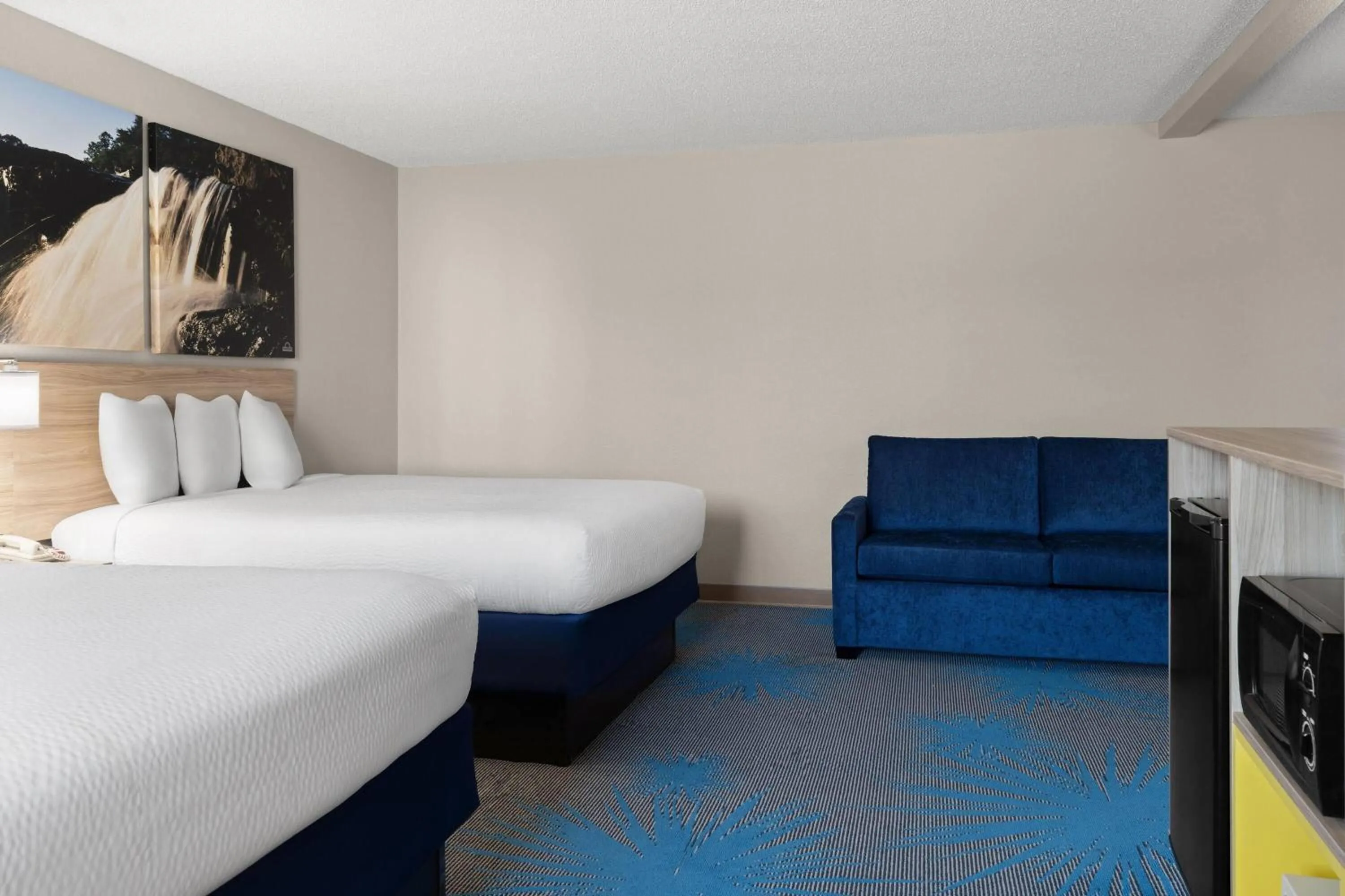 Photo of the whole room in Days Inn by Wyndham Jamestown