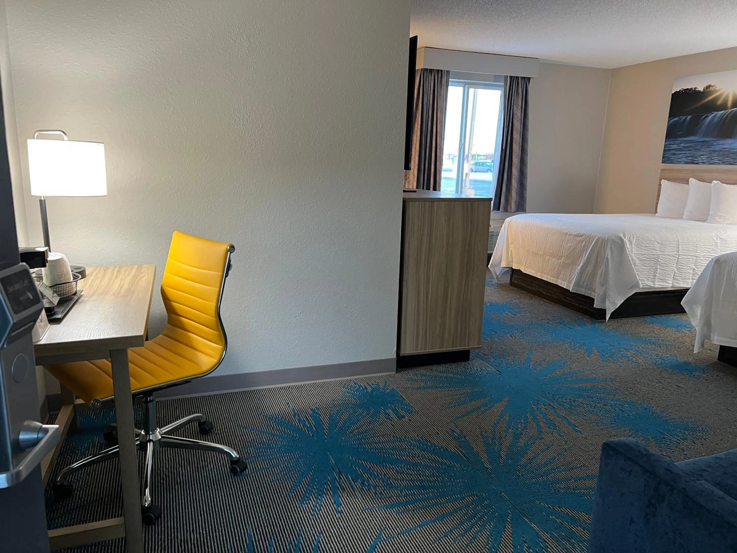 Seating area in Days Inn by Wyndham Jamestown