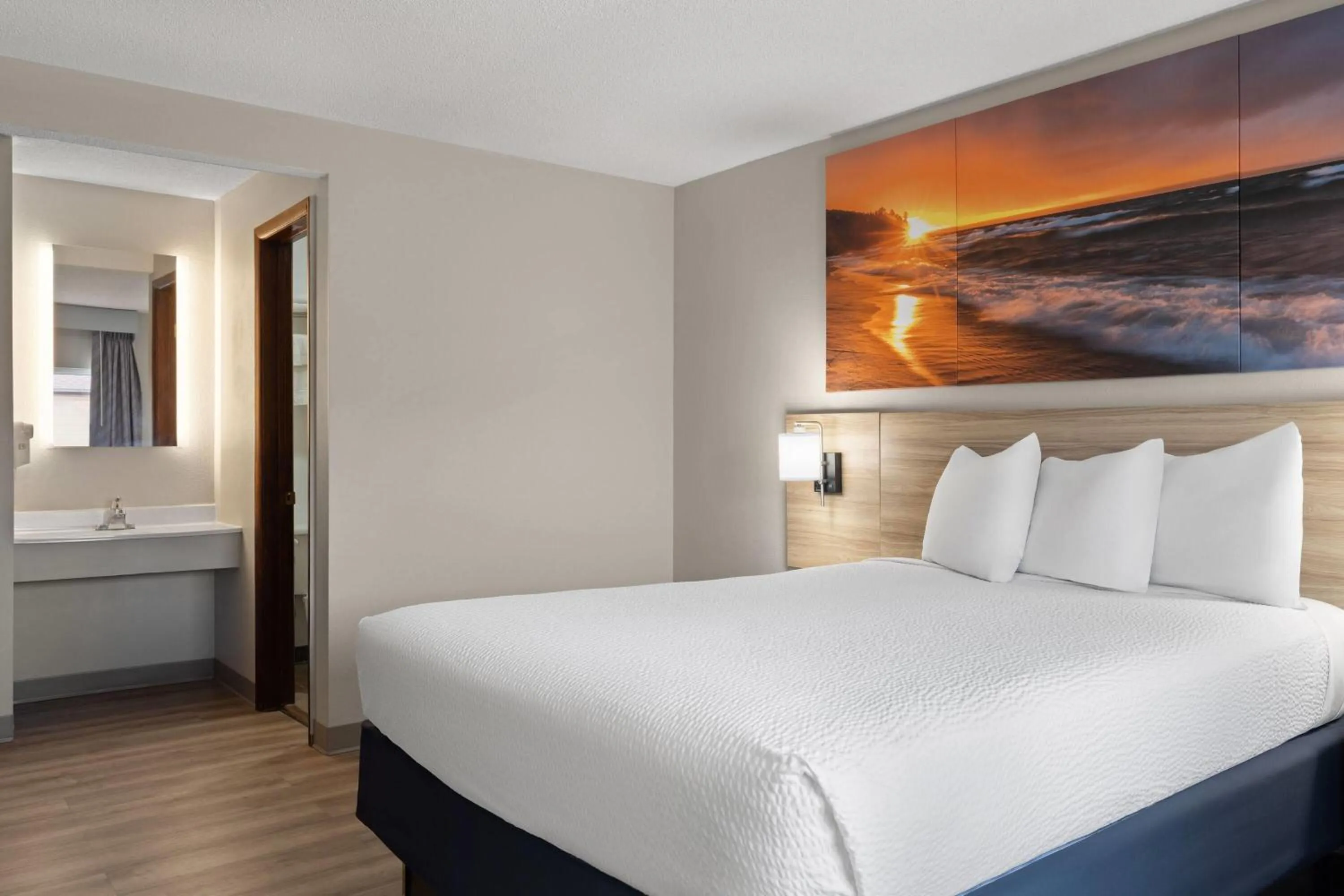 Photo of the whole room in Days Inn by Wyndham Jamestown