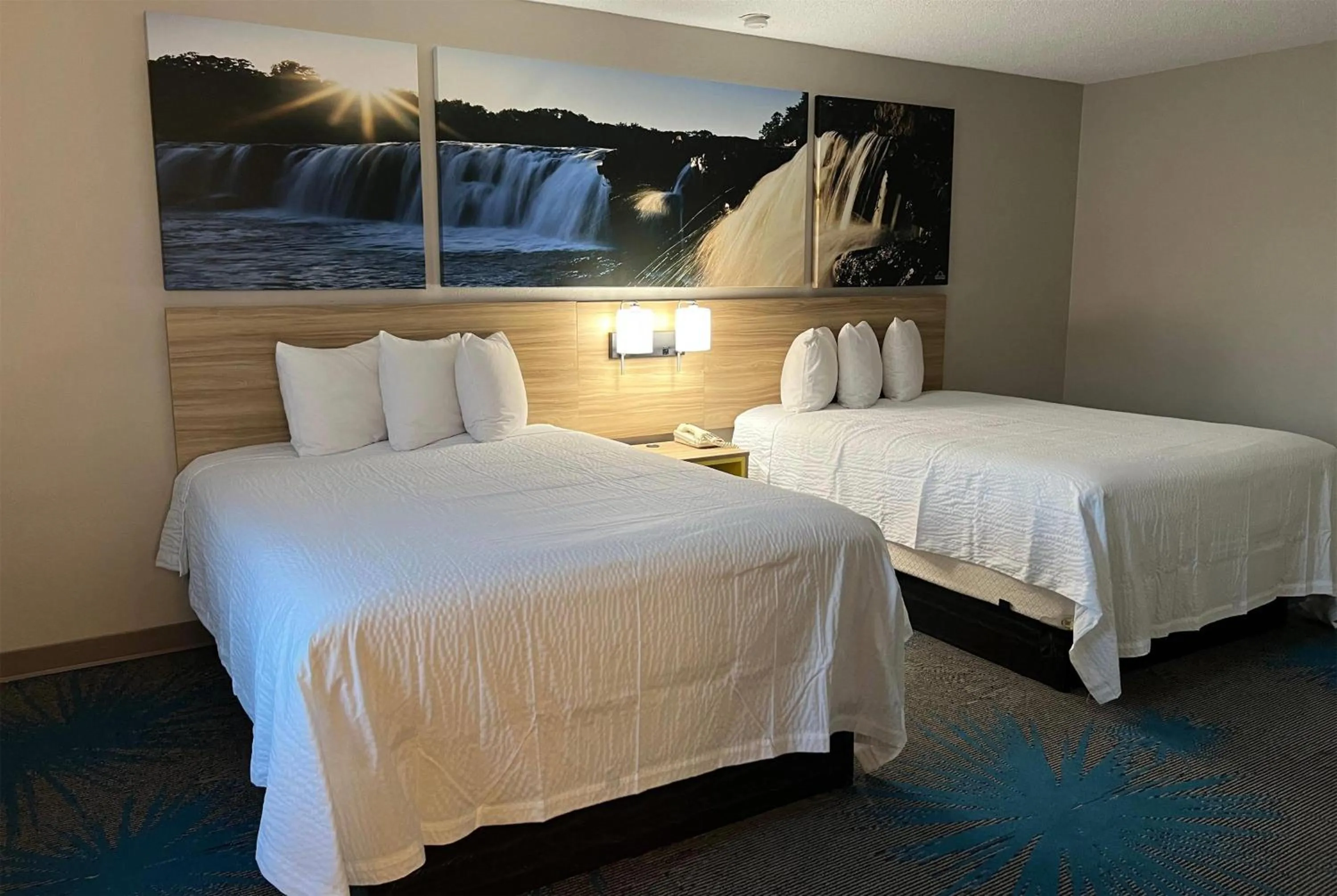 Queen Room with Two Queen Beds - Disability Access/Non-Smoking in Days Inn by Wyndham Jamestown