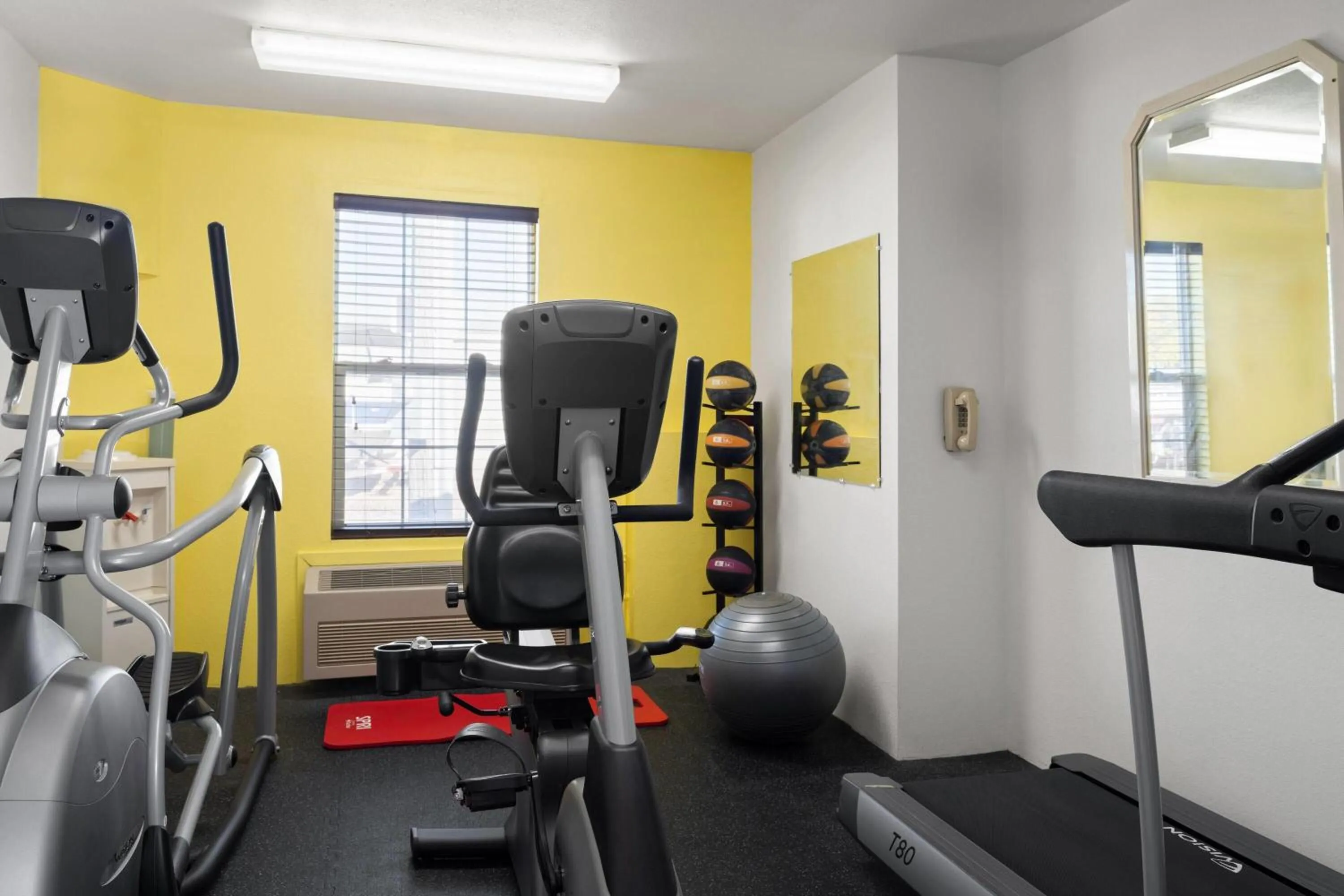 Days Inn by Wyndham Jamestown