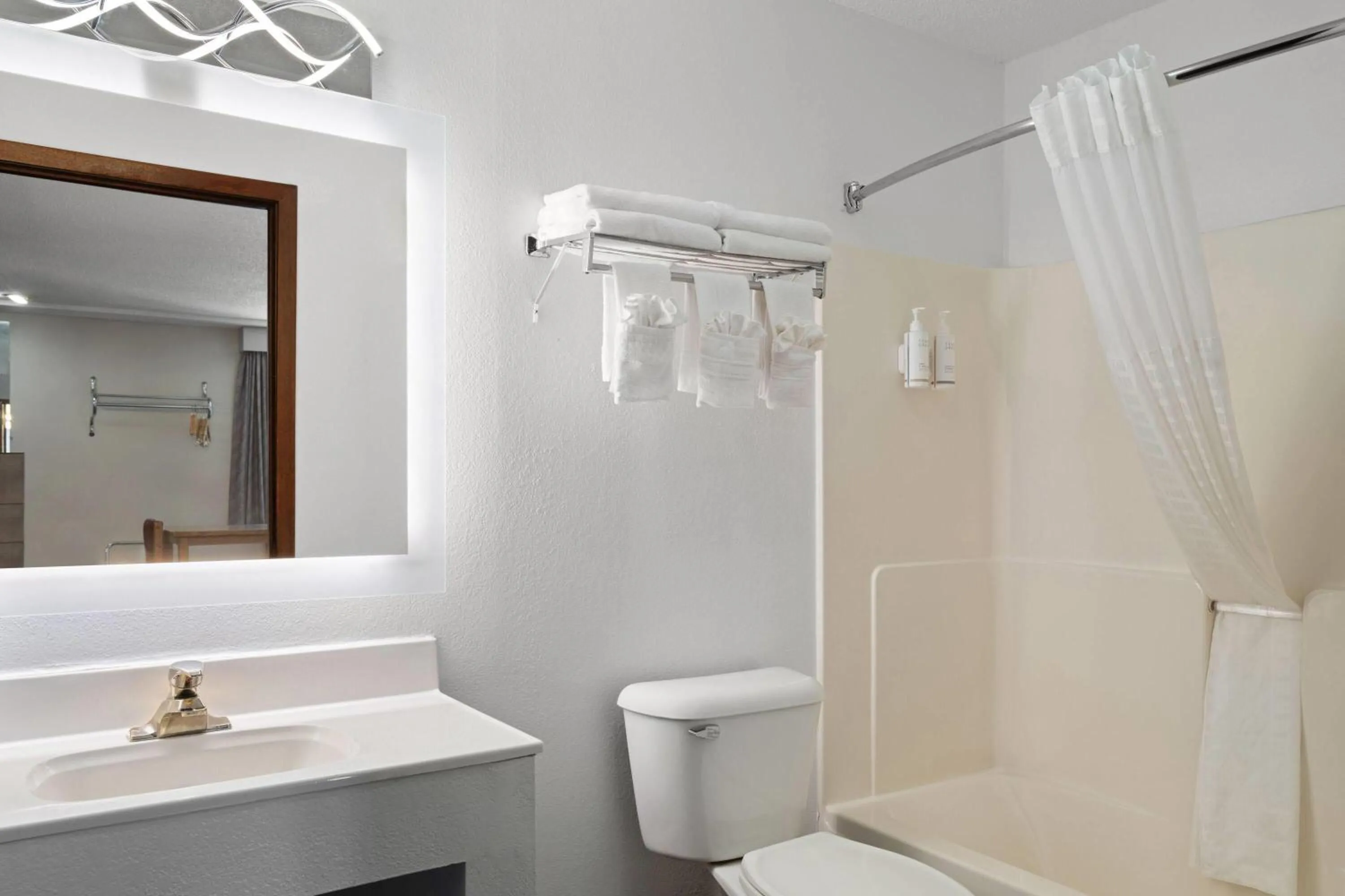 Bathroom in Days Inn by Wyndham Jamestown