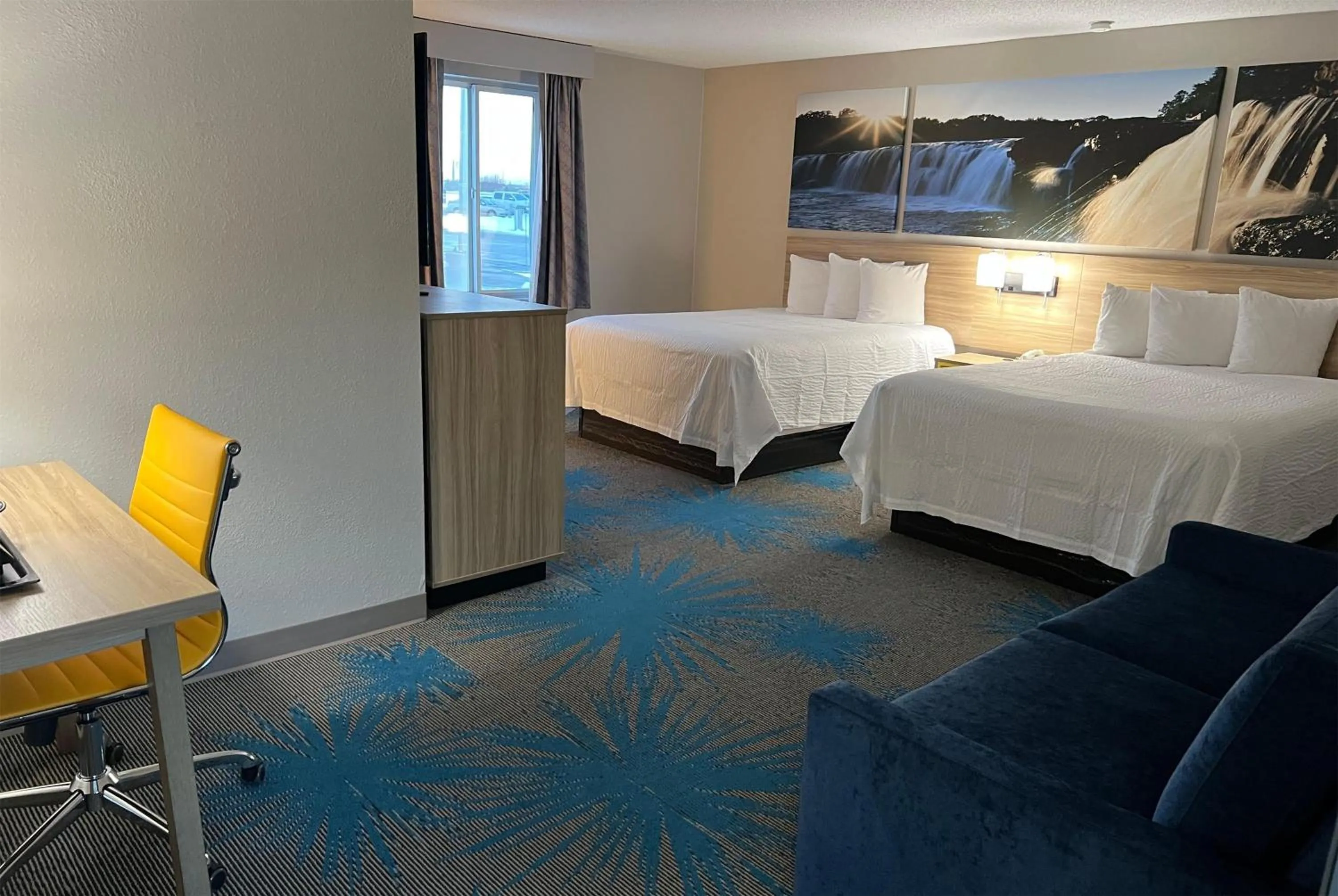 2 Queen Beds, Deluxe Room with Sofa Bed, Non-Smoking in Days Inn by Wyndham Jamestown